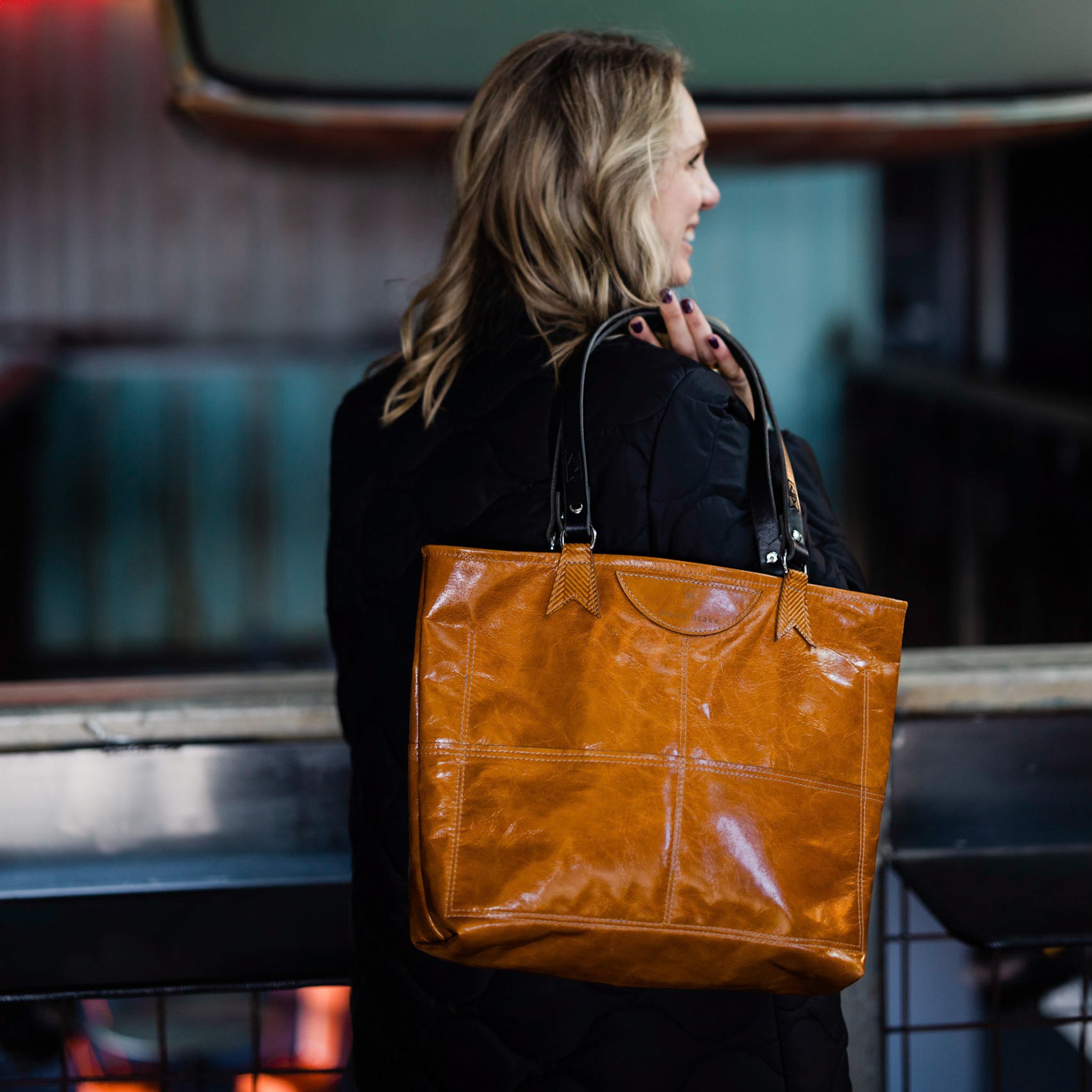 9 to 5 Shoulder Tote