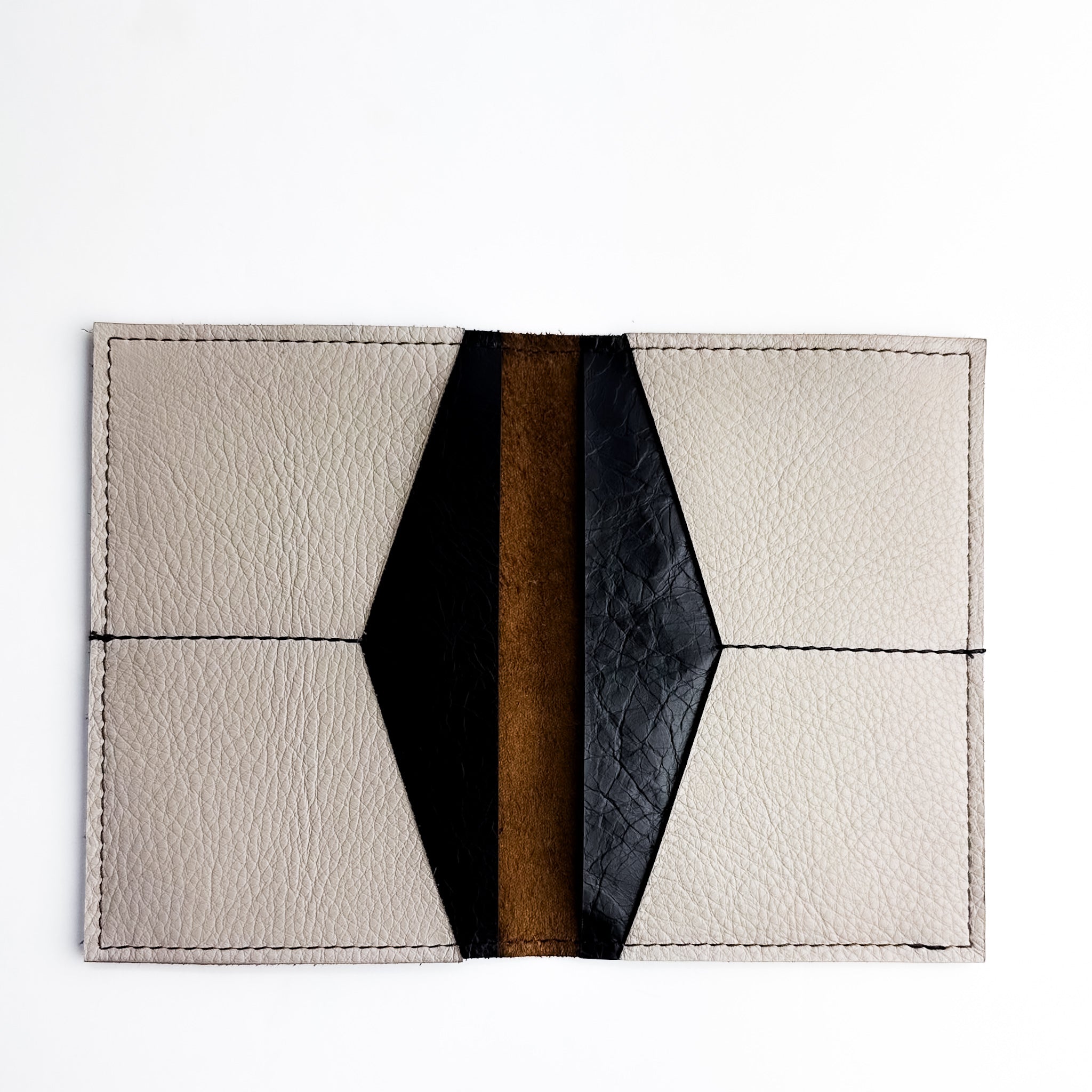 Grad Collection | Passport Capsule Wallet