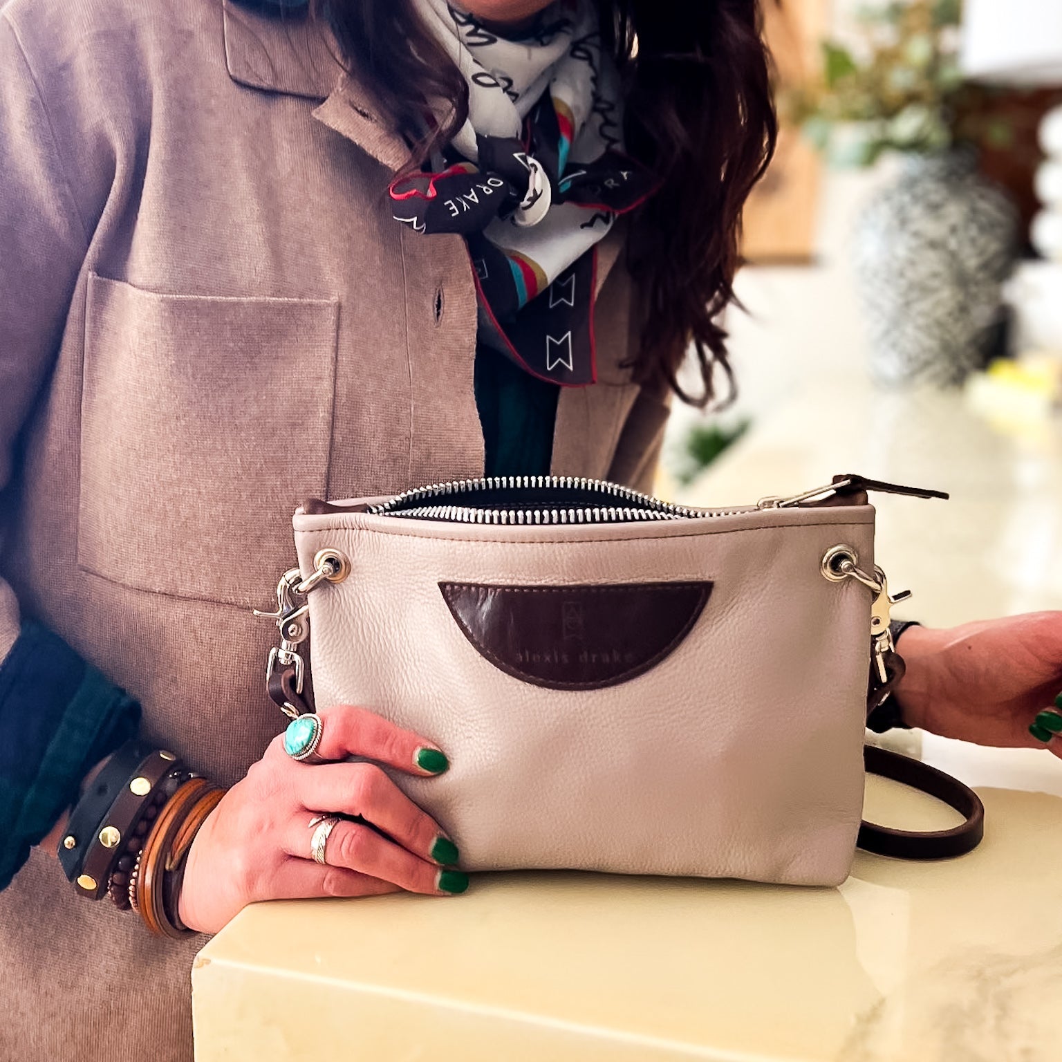 Everyday Collection | Tourist Crossbody | Stone Gray