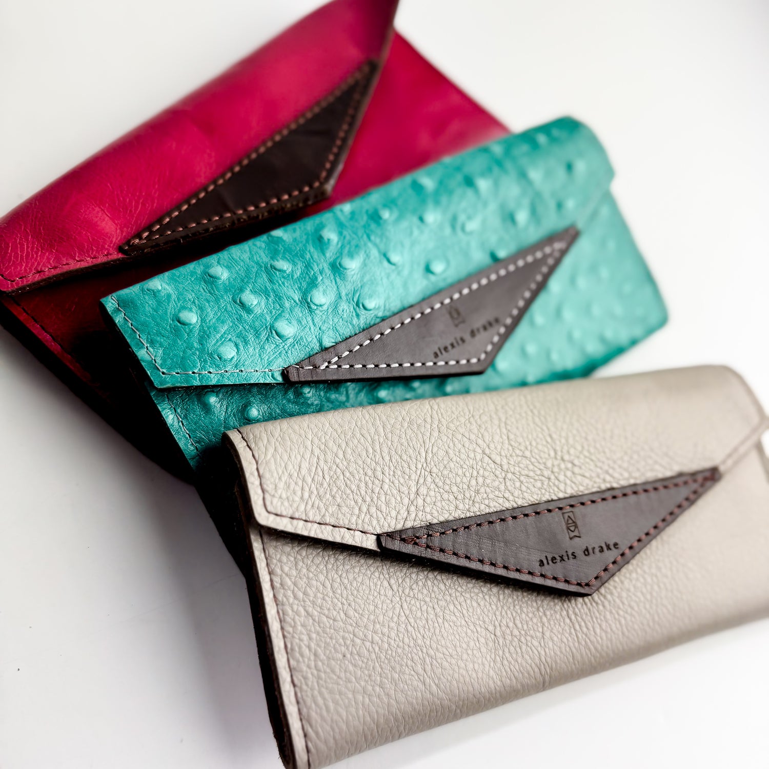 Arena Tradition Collection | Genevieve Wallet | Stone Gray
