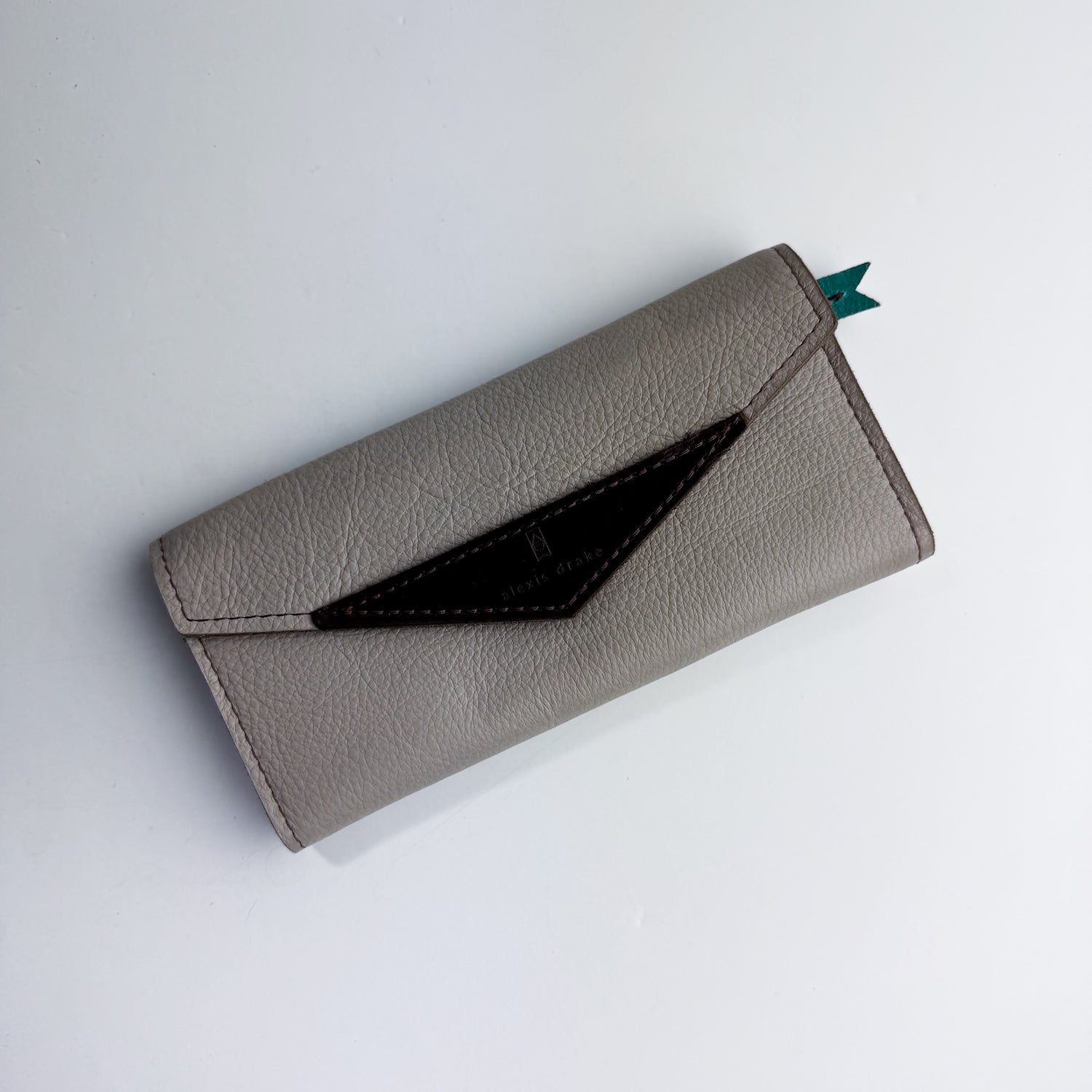Arena Tradition Collection | Genevieve Wallet | Stone Gray