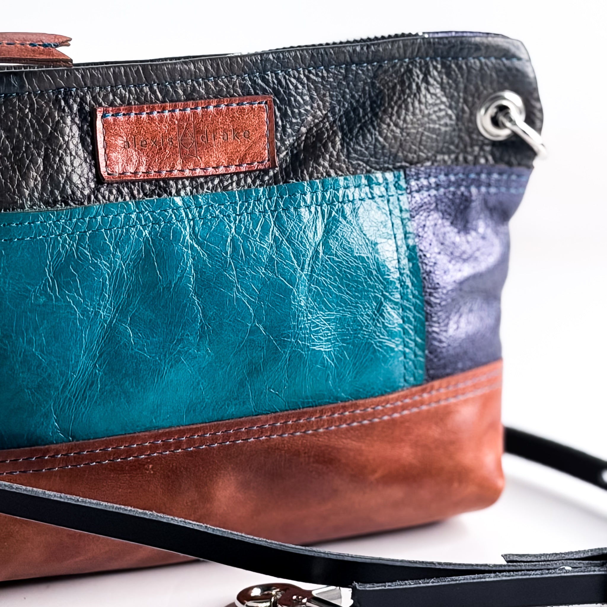 Common Thread Tourist Crossbody No. 4
