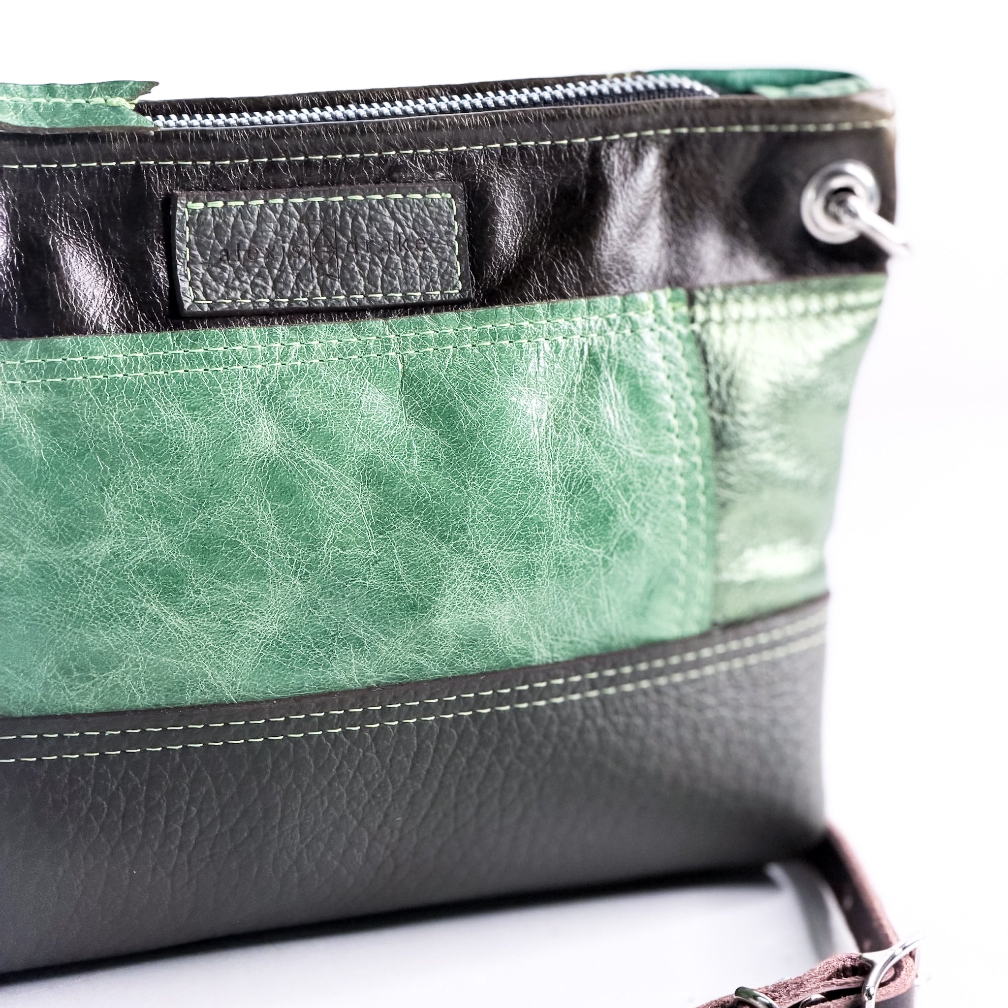 Common Thread Tourist Crossbody No. 1