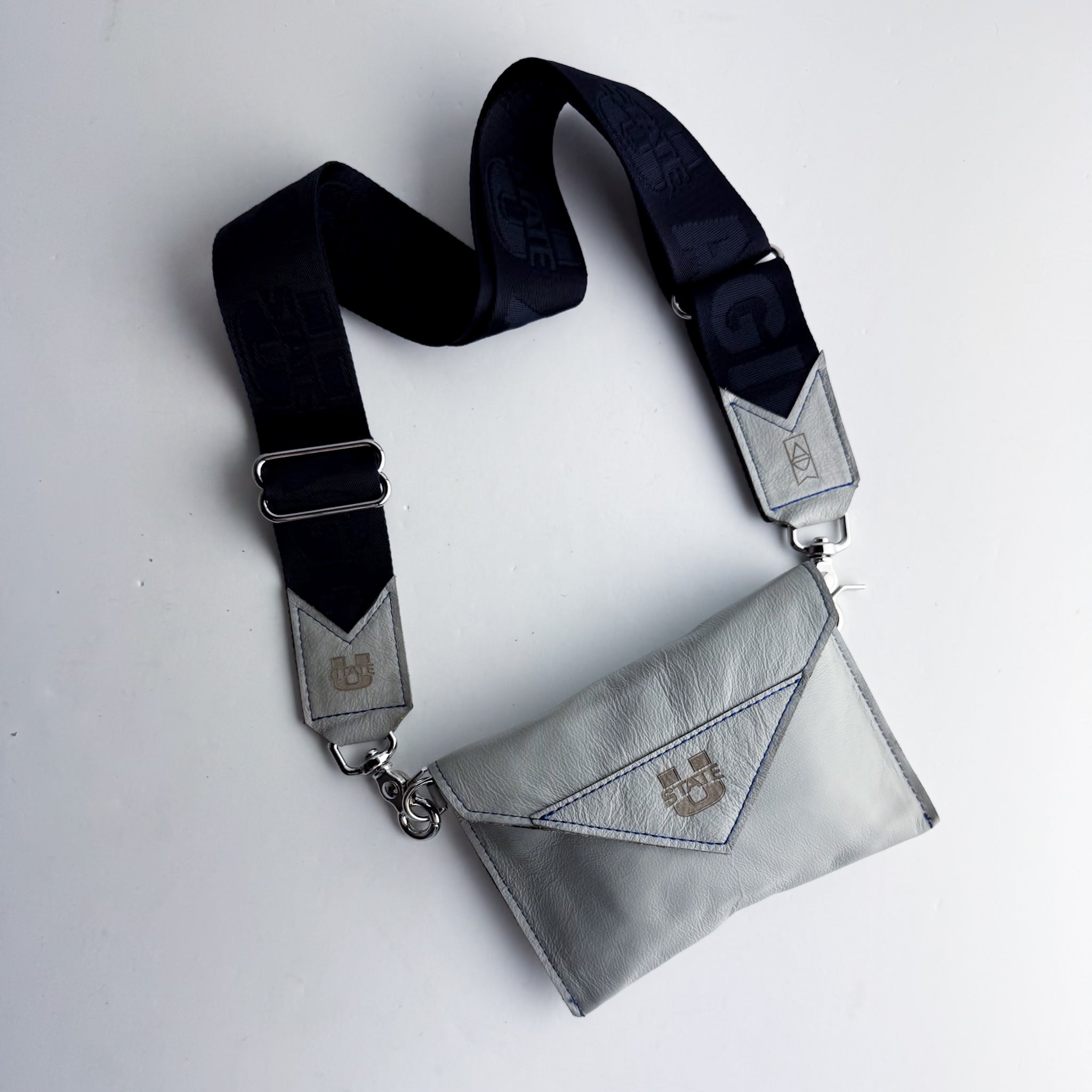 Utah State University Collection | Envelope Crossbody | Gray