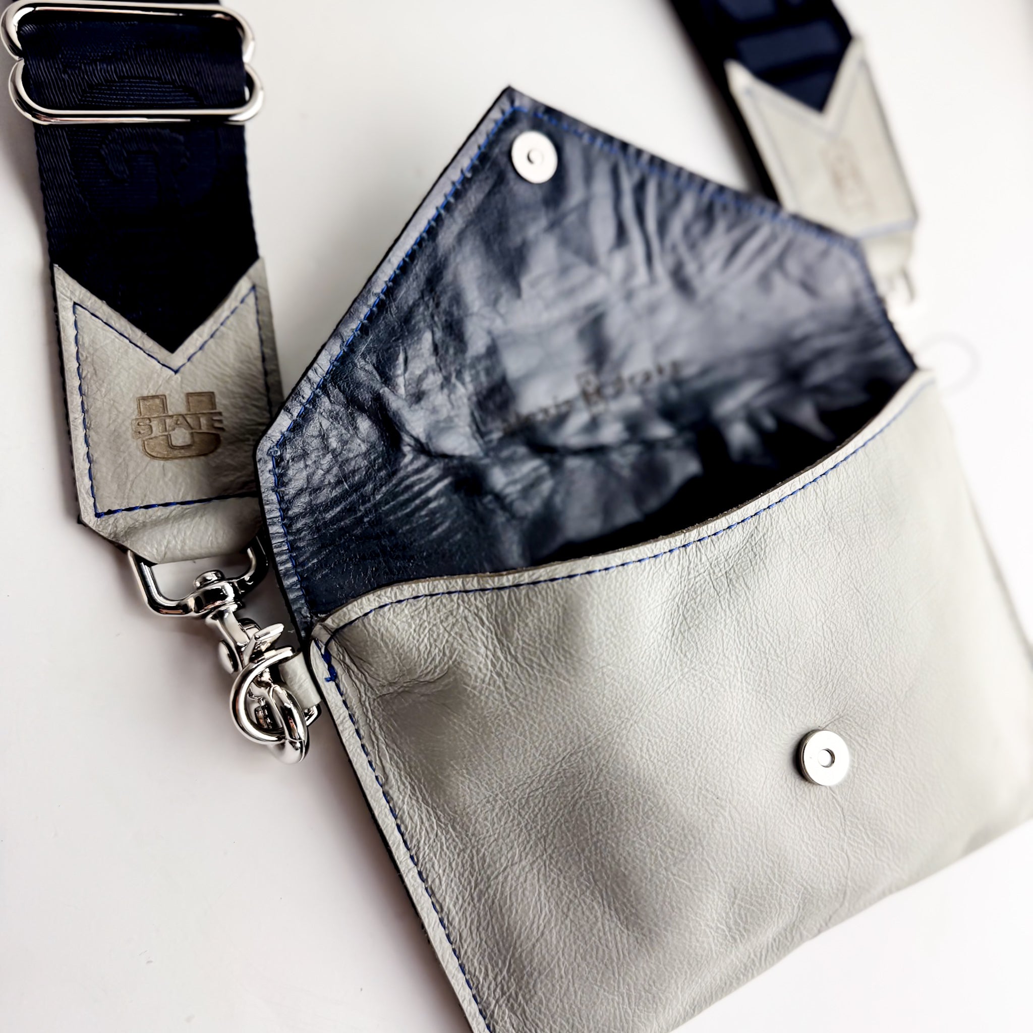 Utah State University Collection | Envelope Crossbody | Gray