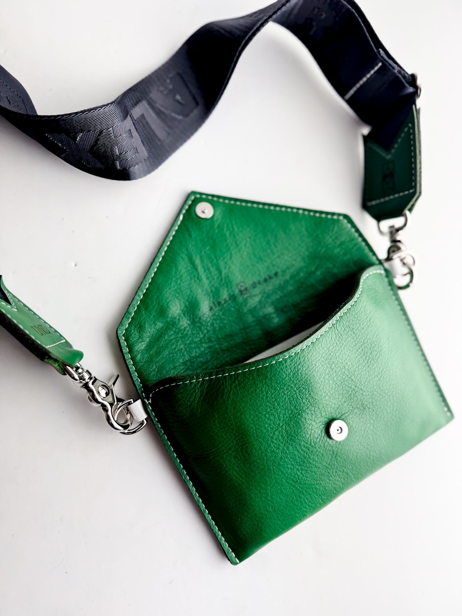 University of North Dakota | Envelope Crossbody | Kelly Green