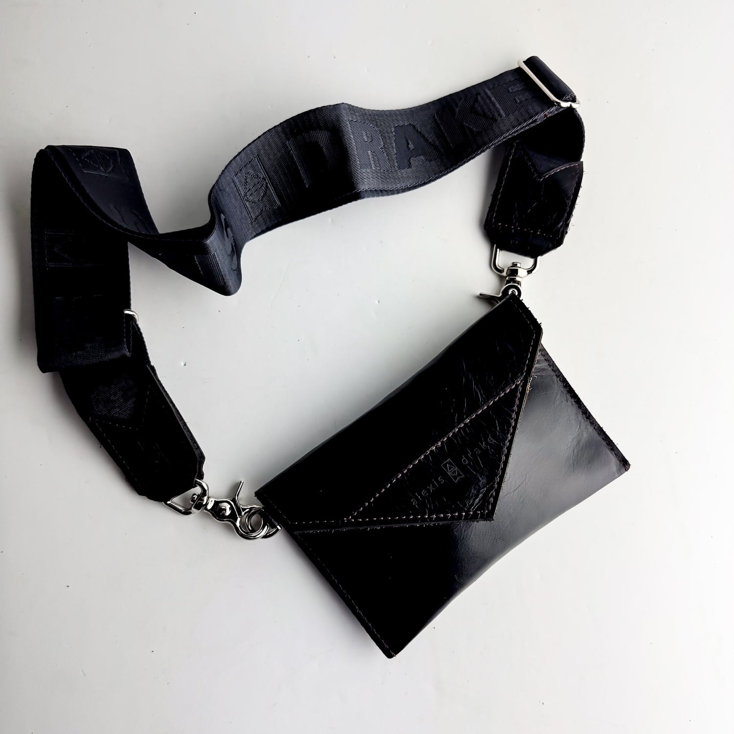 Everyday Collection | Envelope Cellphone Crossbody | Black