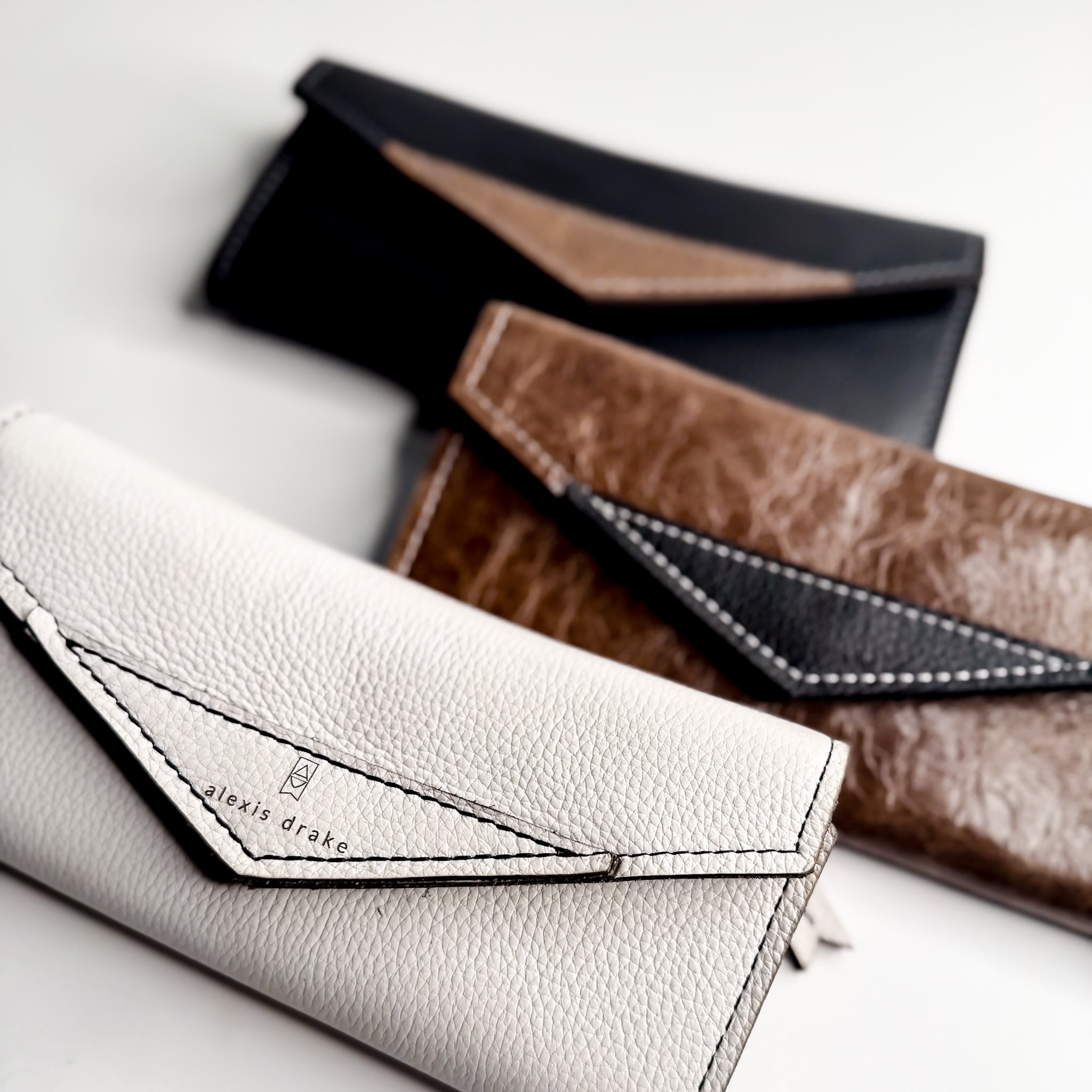 Blank Canvas Collection | Genevieve Wallet | Gallery White