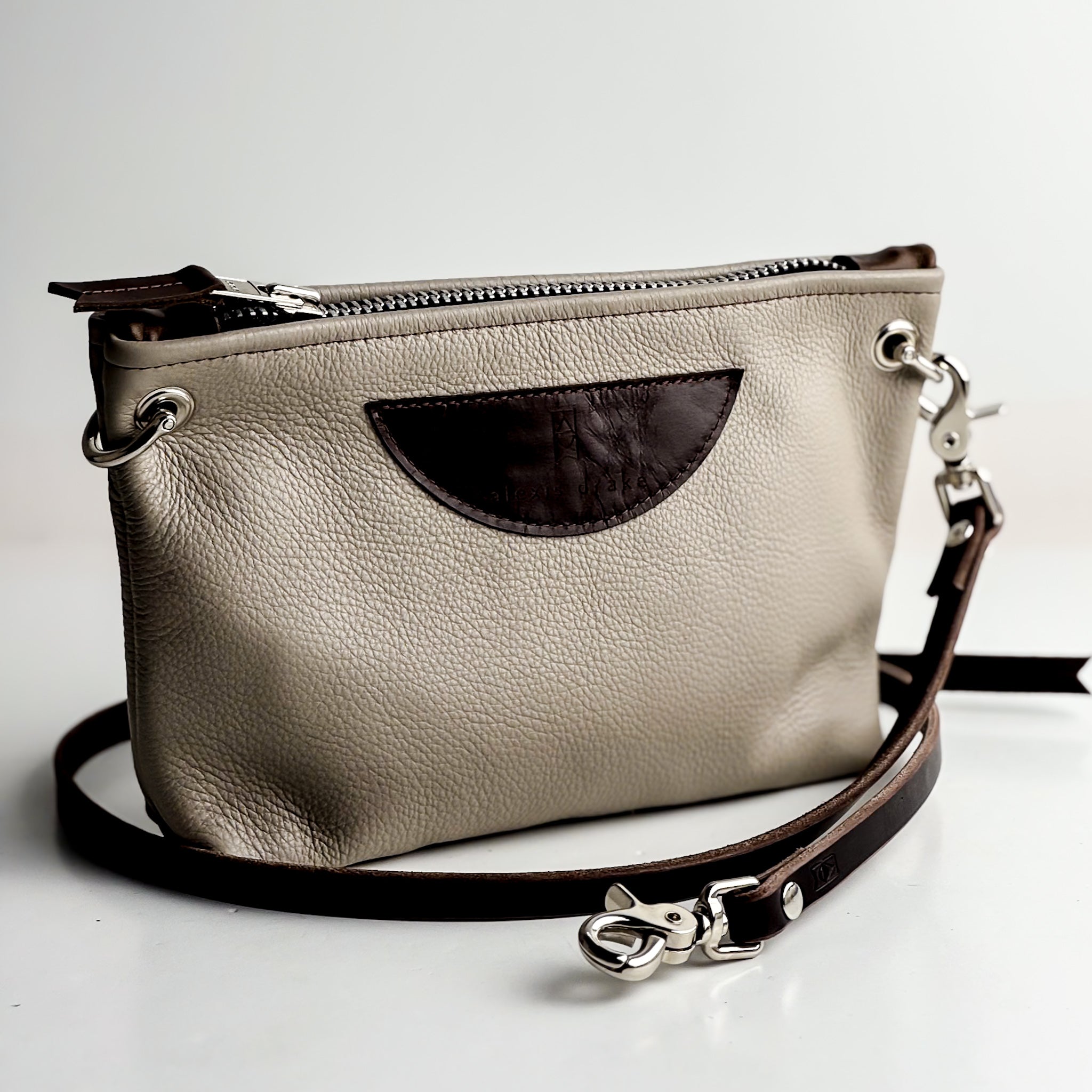 Everyday Collection | Tourist Crossbody | Stone Gray