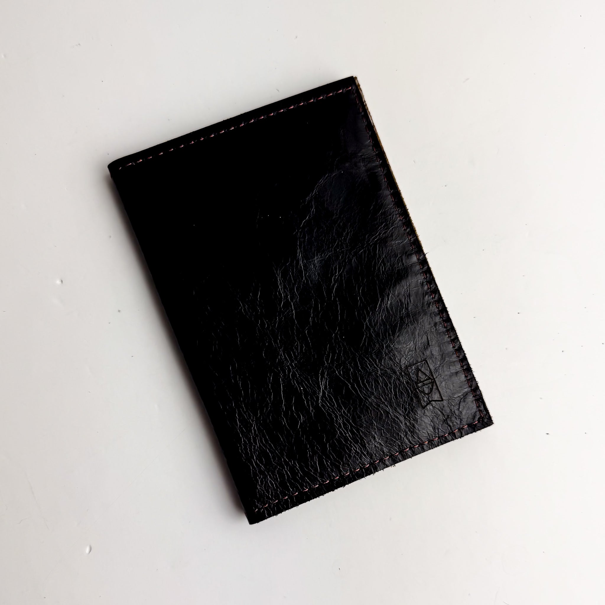 Everyday Collection | Passport Capsule Wallet | Black
