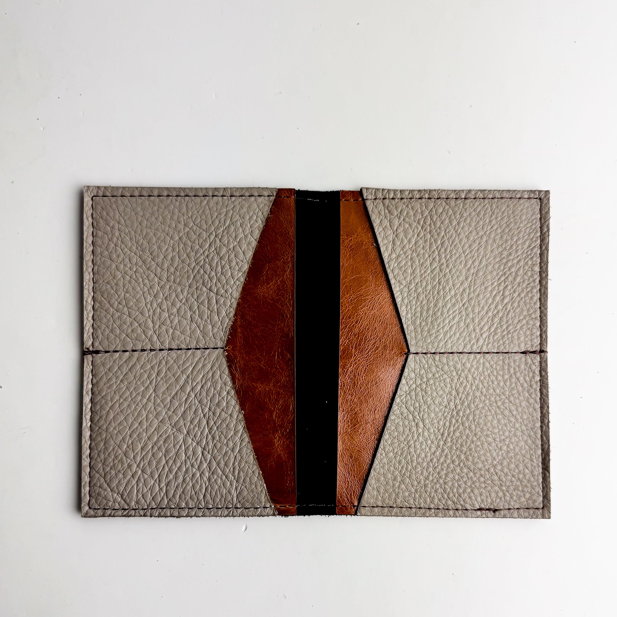 Everyday Collection | Passport Capsule Wallet | Black
