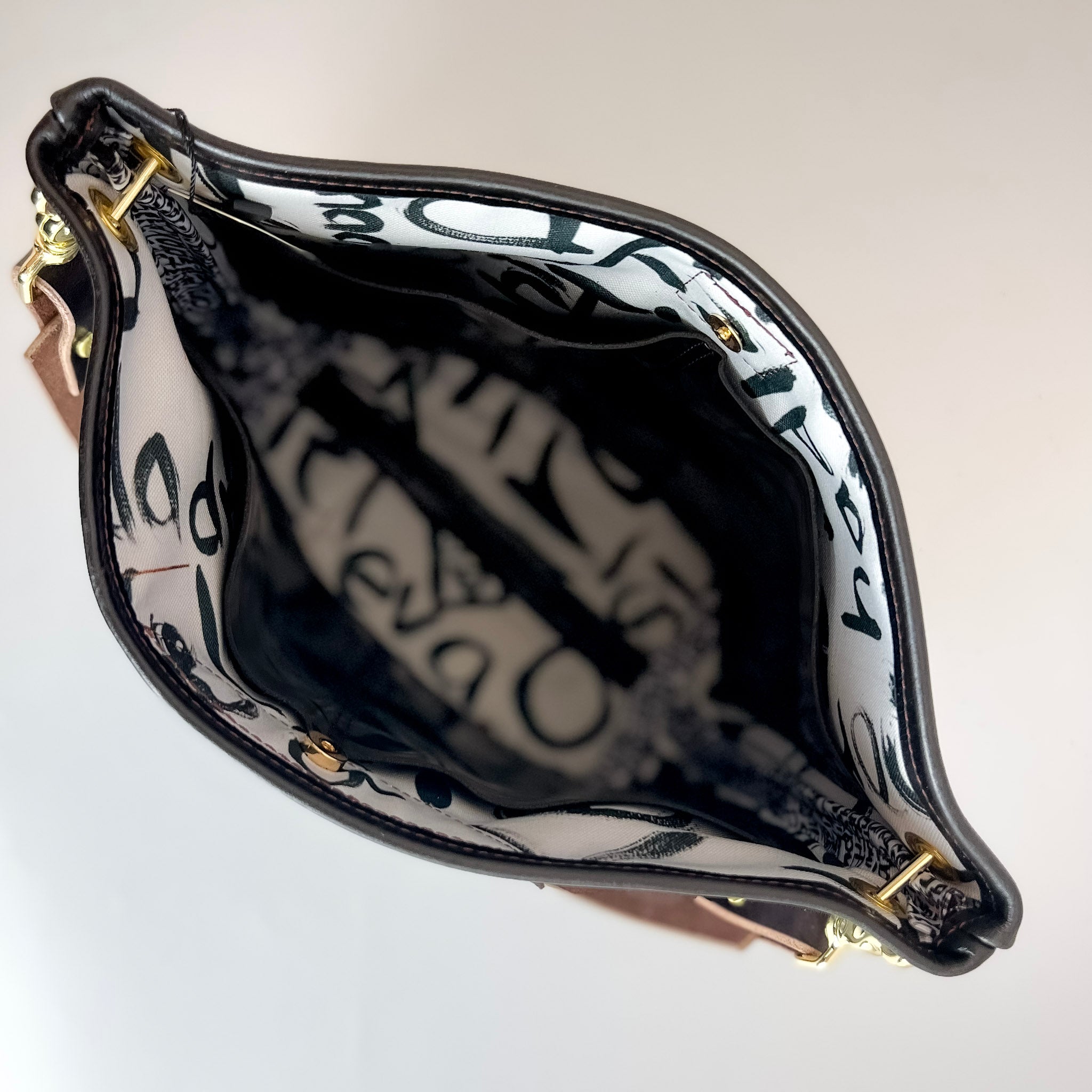 Everyday Collection | V-Tivoli Shoulder Tote | Black
