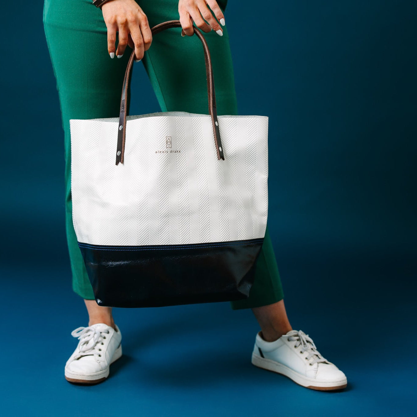 Polished Prep Collection | Market Tote | Herringbone Nantucket White + Coastal Navy