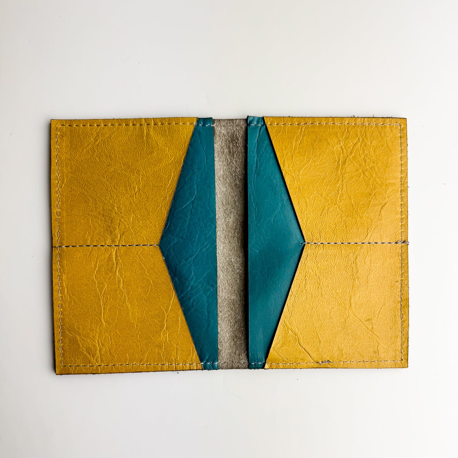 Relaxed Riviera Collection | Passport Capsule Wallet | Linen Gray