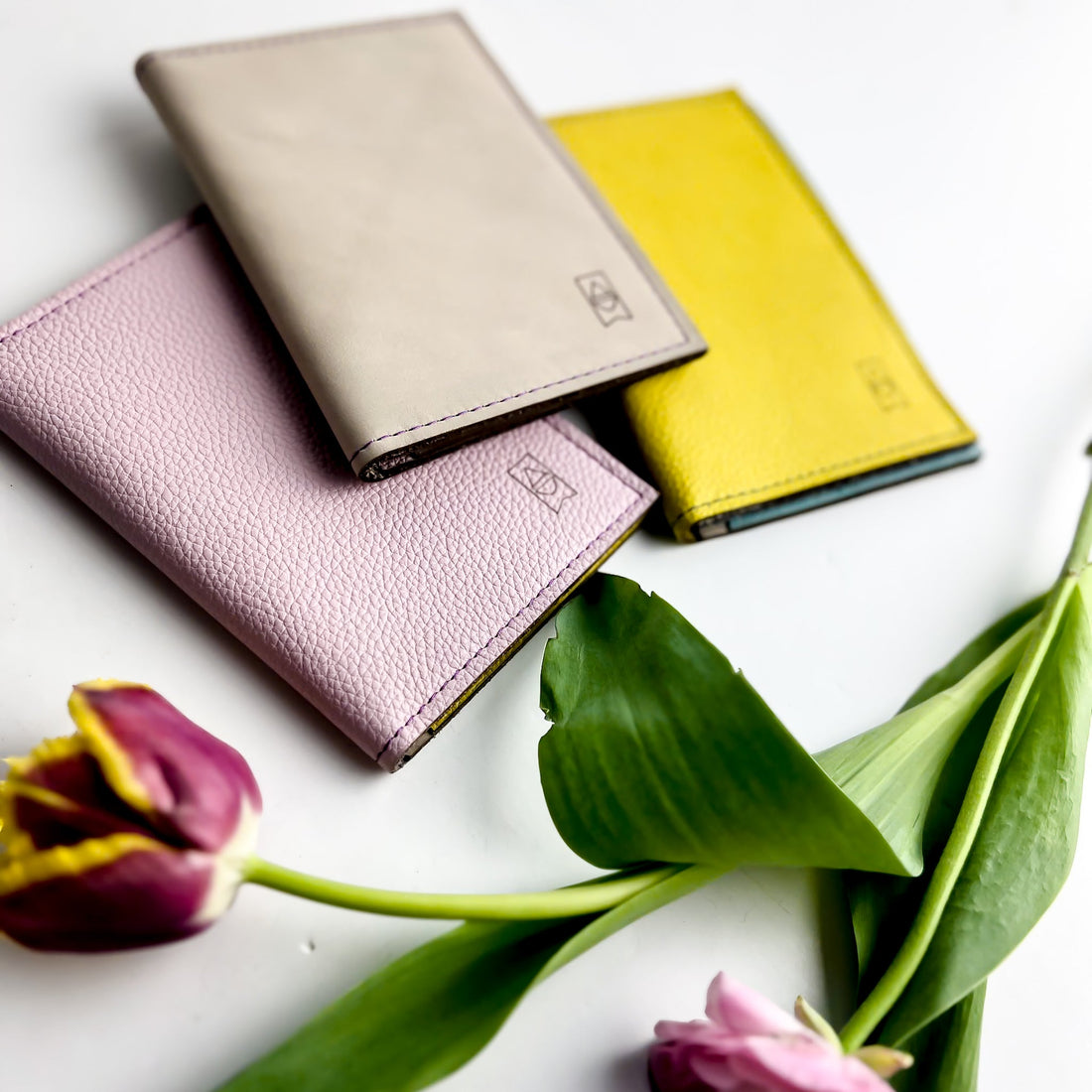 Practically Perfect Collection | Capsule Wallet | Daisy