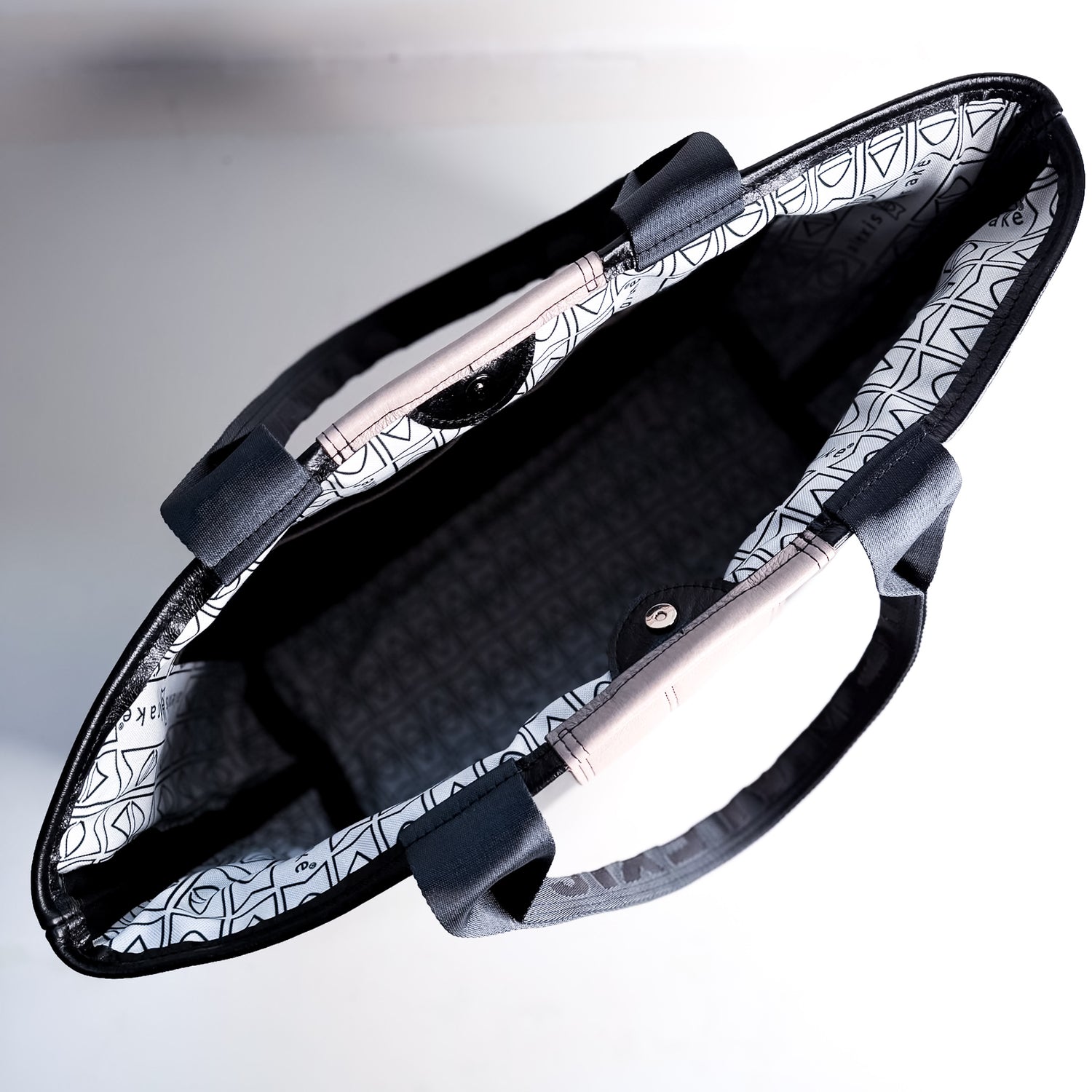Everyday Collection | Getaway Tote | Black + Stone