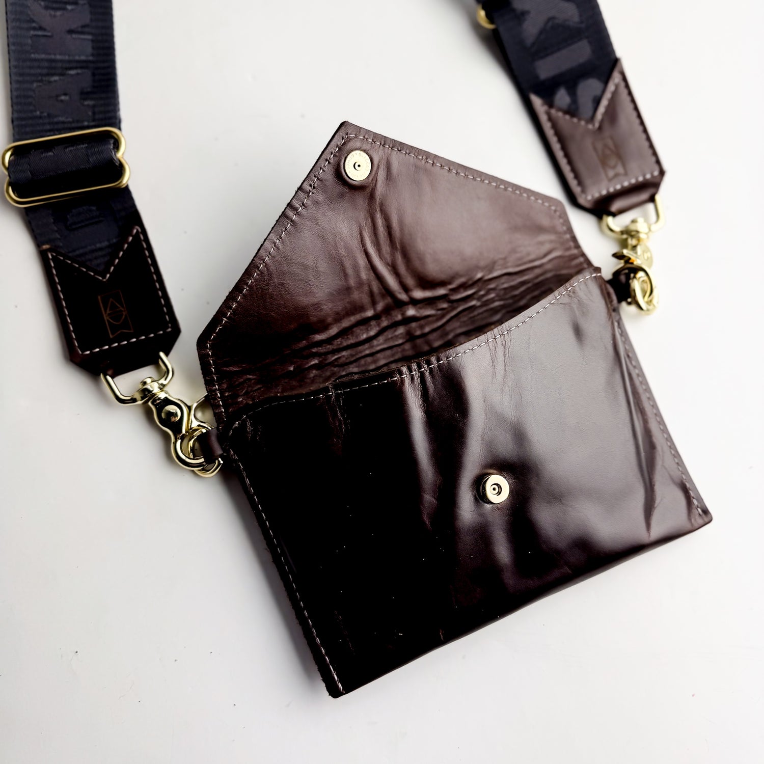 Arena Tradition Collection | Envelope Cellphone Crossbody | Rocky
