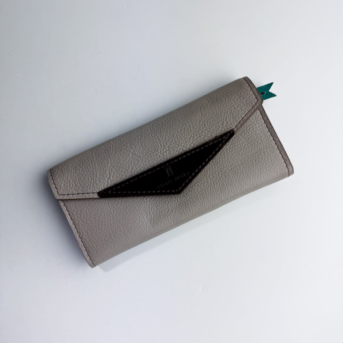 Arena Tradition Collection | Genevieve Wallet | Stone Gray