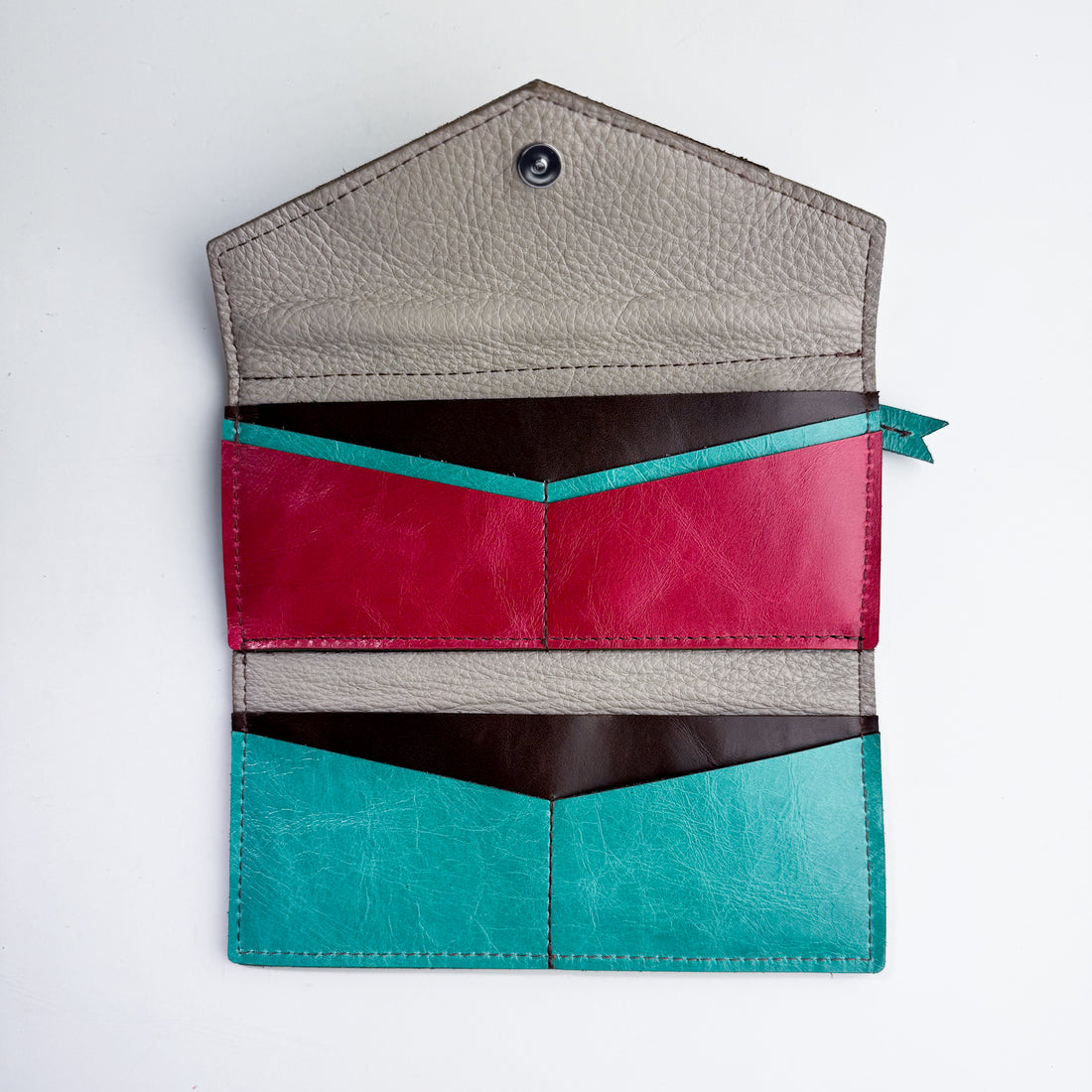 Arena Tradition Collection | Genevieve Wallet | Stone Gray