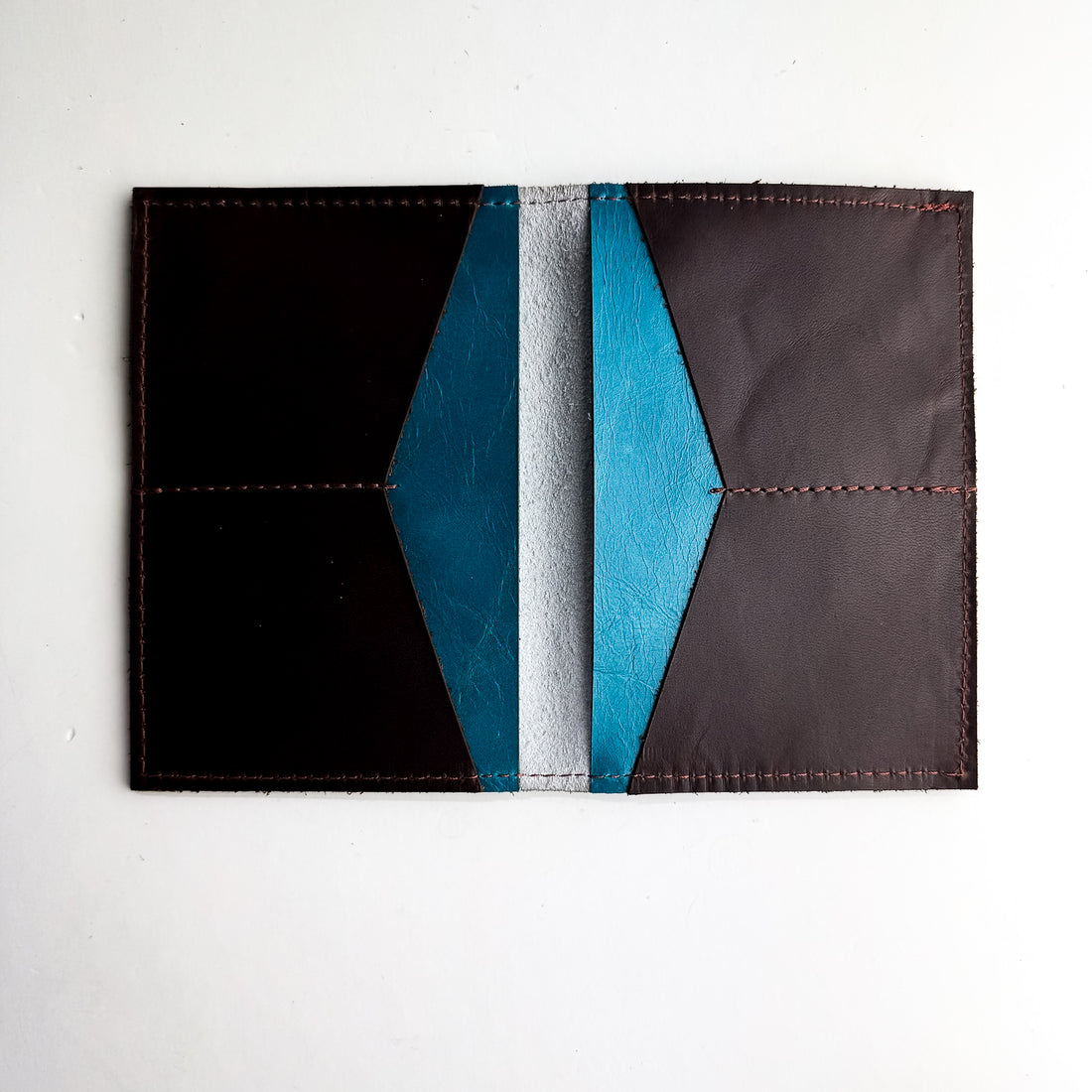 Steamboat Collection | Capsule Wallet | White Pebbble