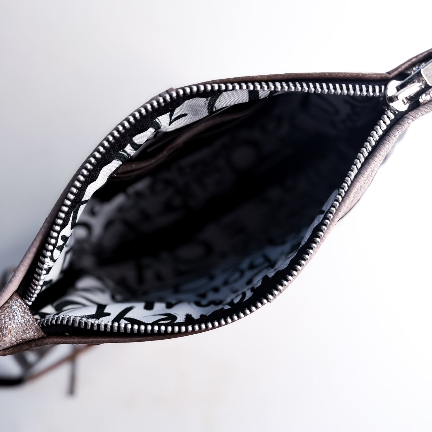 Common Thread Jackie Wristlet No. 5