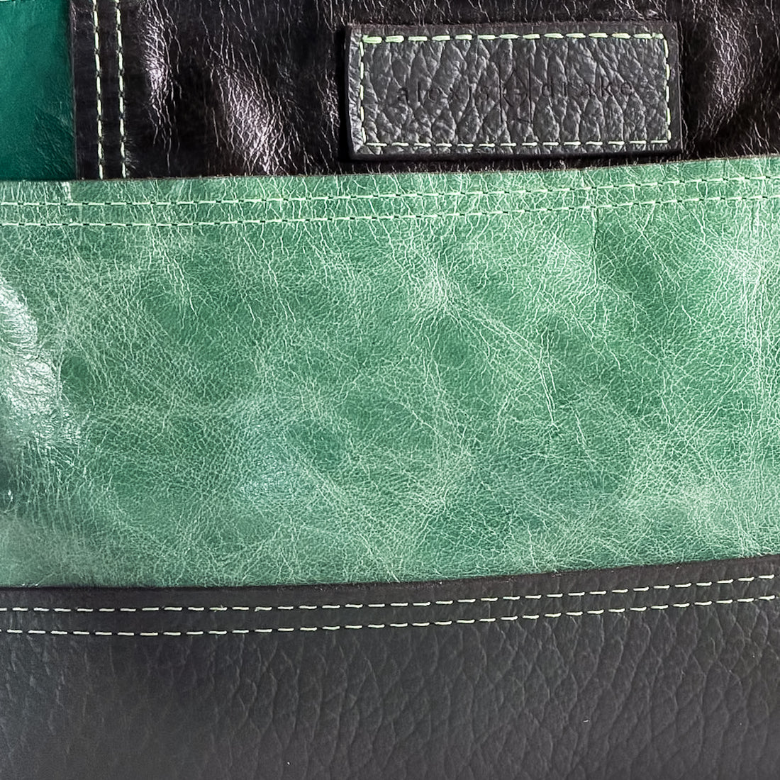 Common Thread Tourist Crossbody No. 1