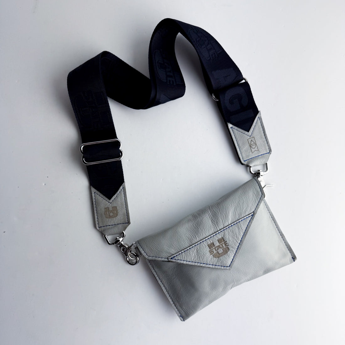 Utah State University Collection | Envelope Crossbody | Gray