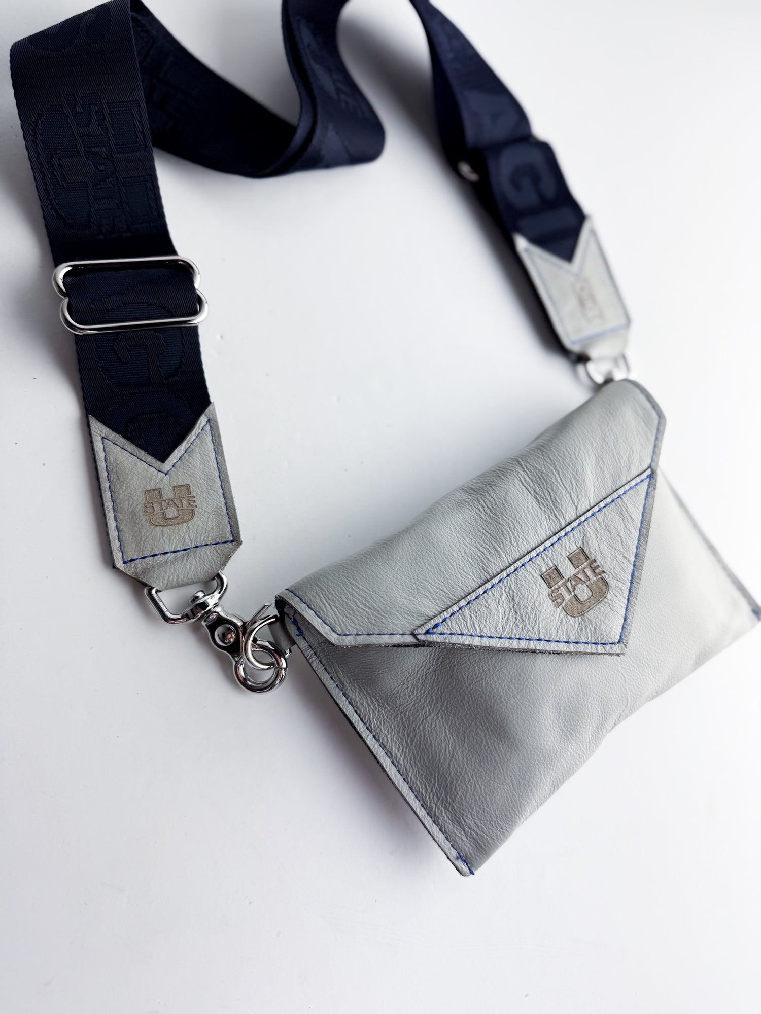 Utah State University Collection | Envelope Crossbody | Gray