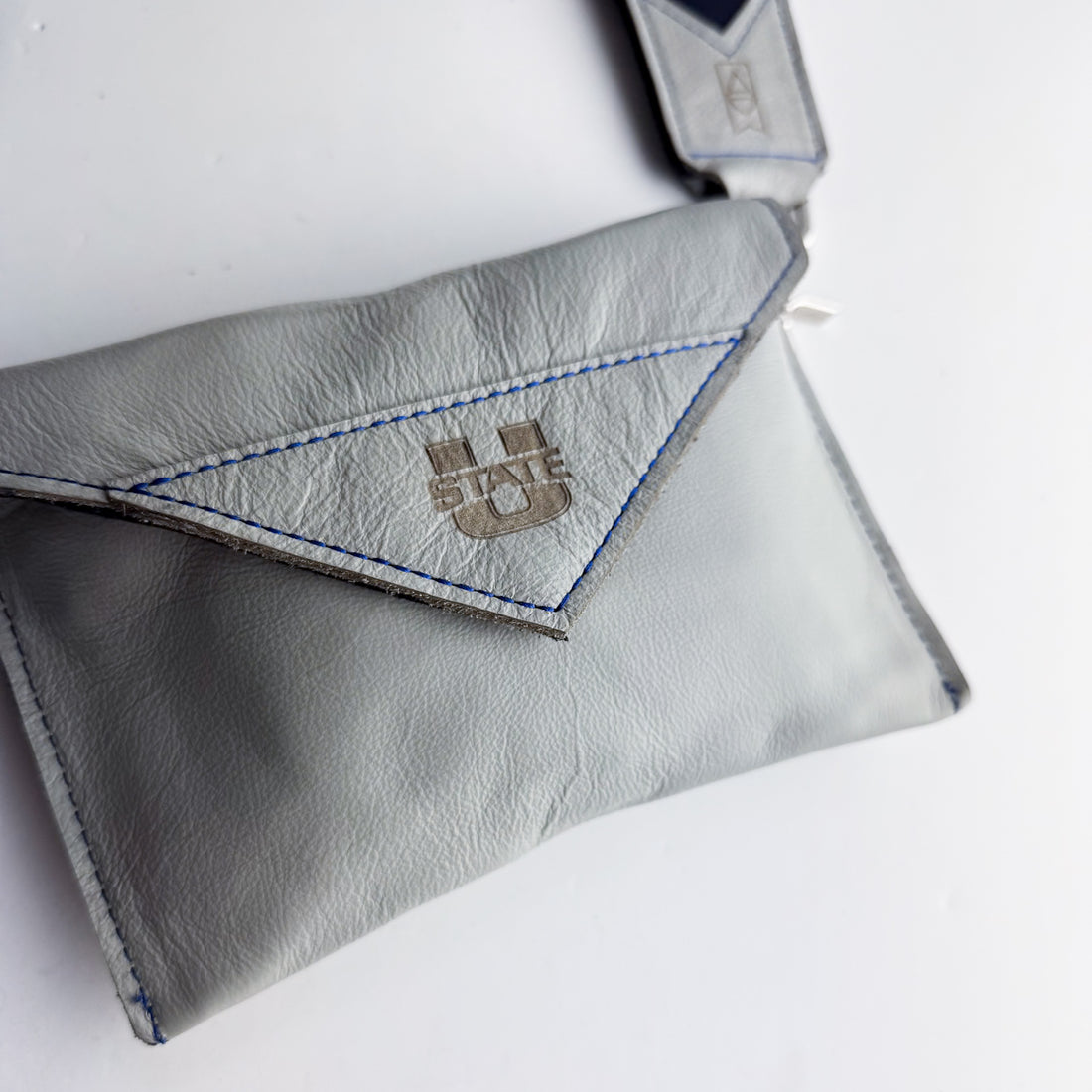 Utah State University Collection | Envelope Crossbody | Gray