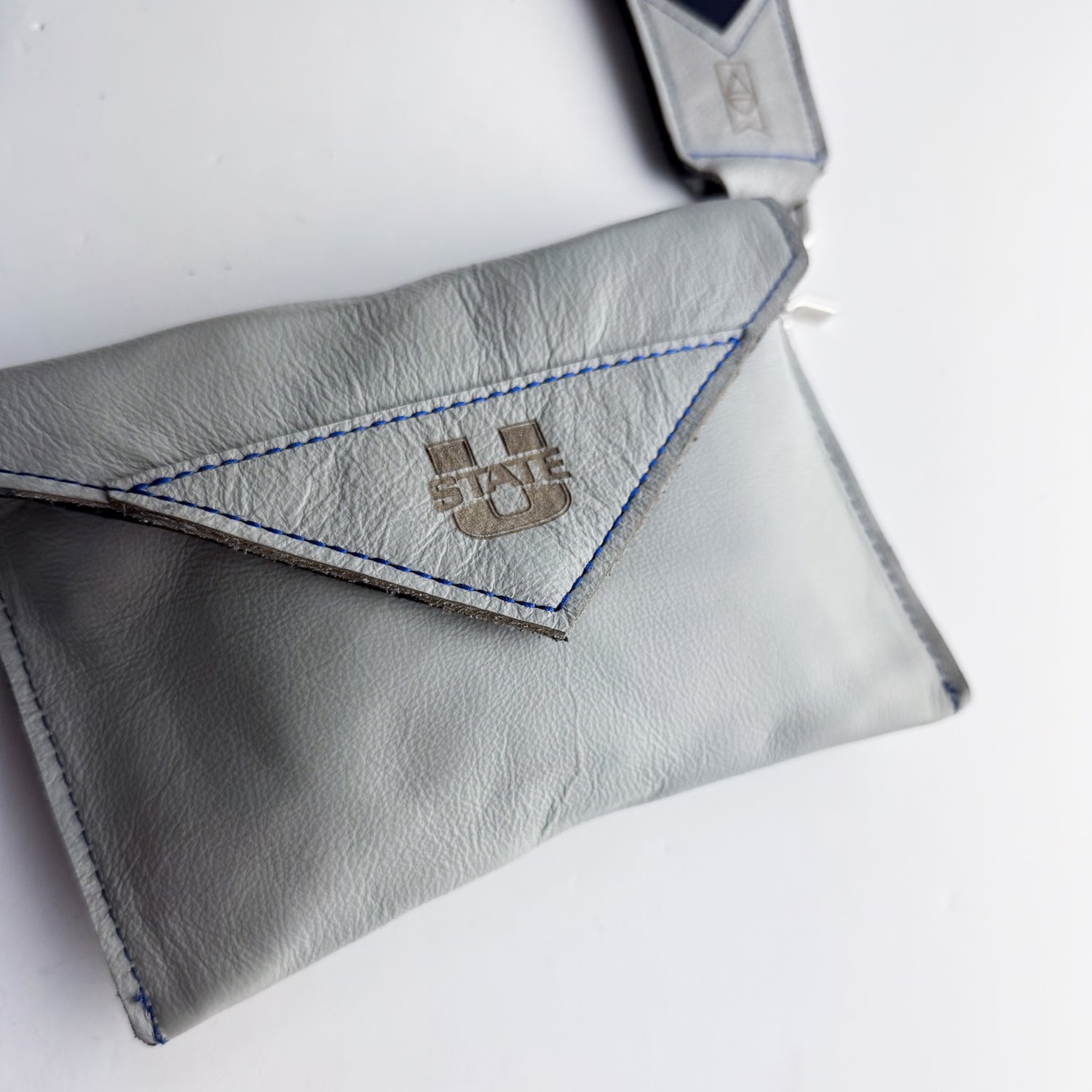 Utah State University Collection | Envelope Crossbody | Gray