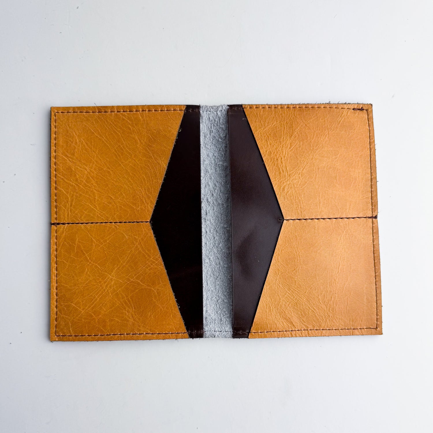 Steamboat Collection | Capsule Wallet | White Pebbble