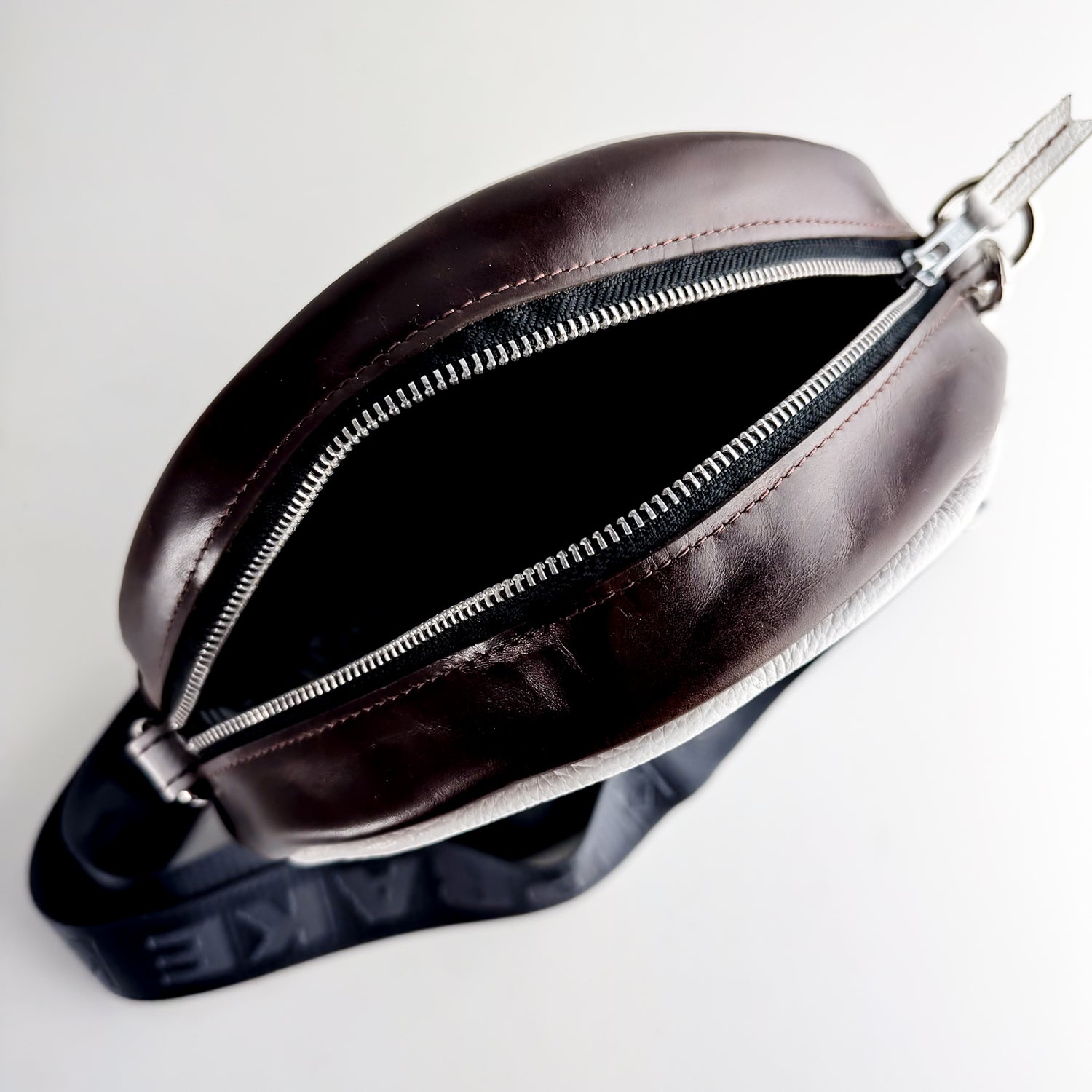 Steamboat Collection | Flicka Crossbody | Rocky + White Pebble