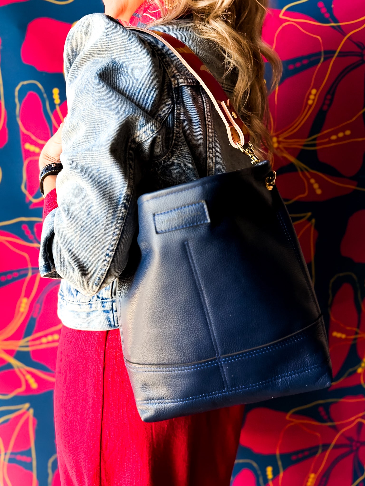 Color Theory Collection | Tivoli Shoulder Tote | Midnight Navy