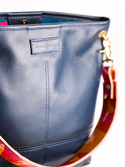 Color Theory Collection | Tivoli Shoulder Tote | Midnight Navy
