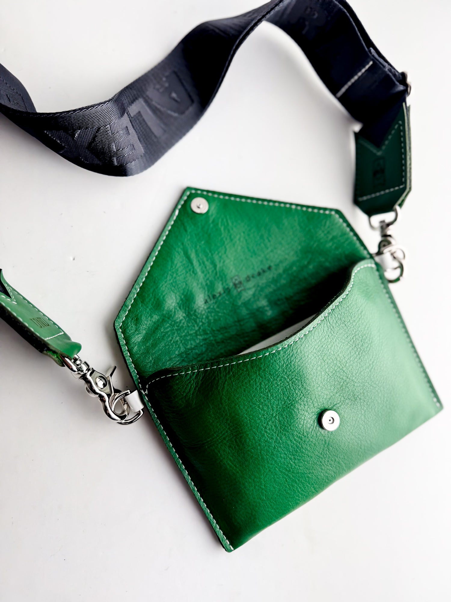 University of North Dakota | Envelope Crossbody | Kelly Green