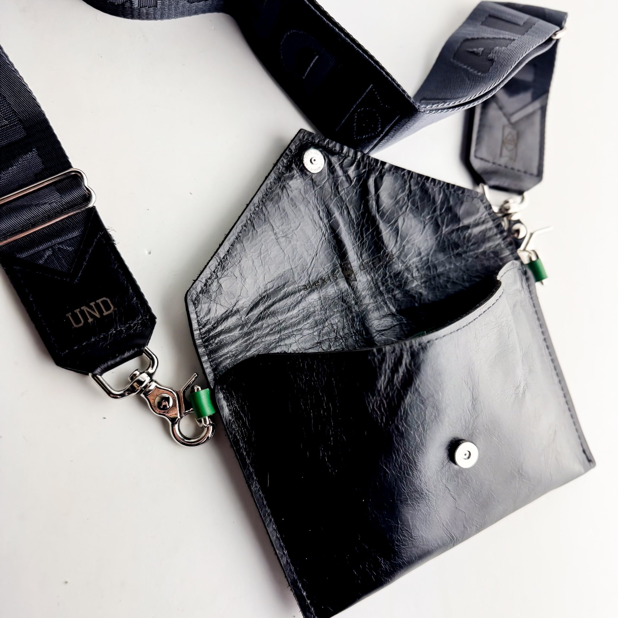 University of North Dakota | Envelope Crossbody | Black