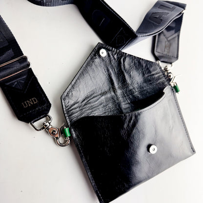 University of North Dakota | Envelope Crossbody | Black