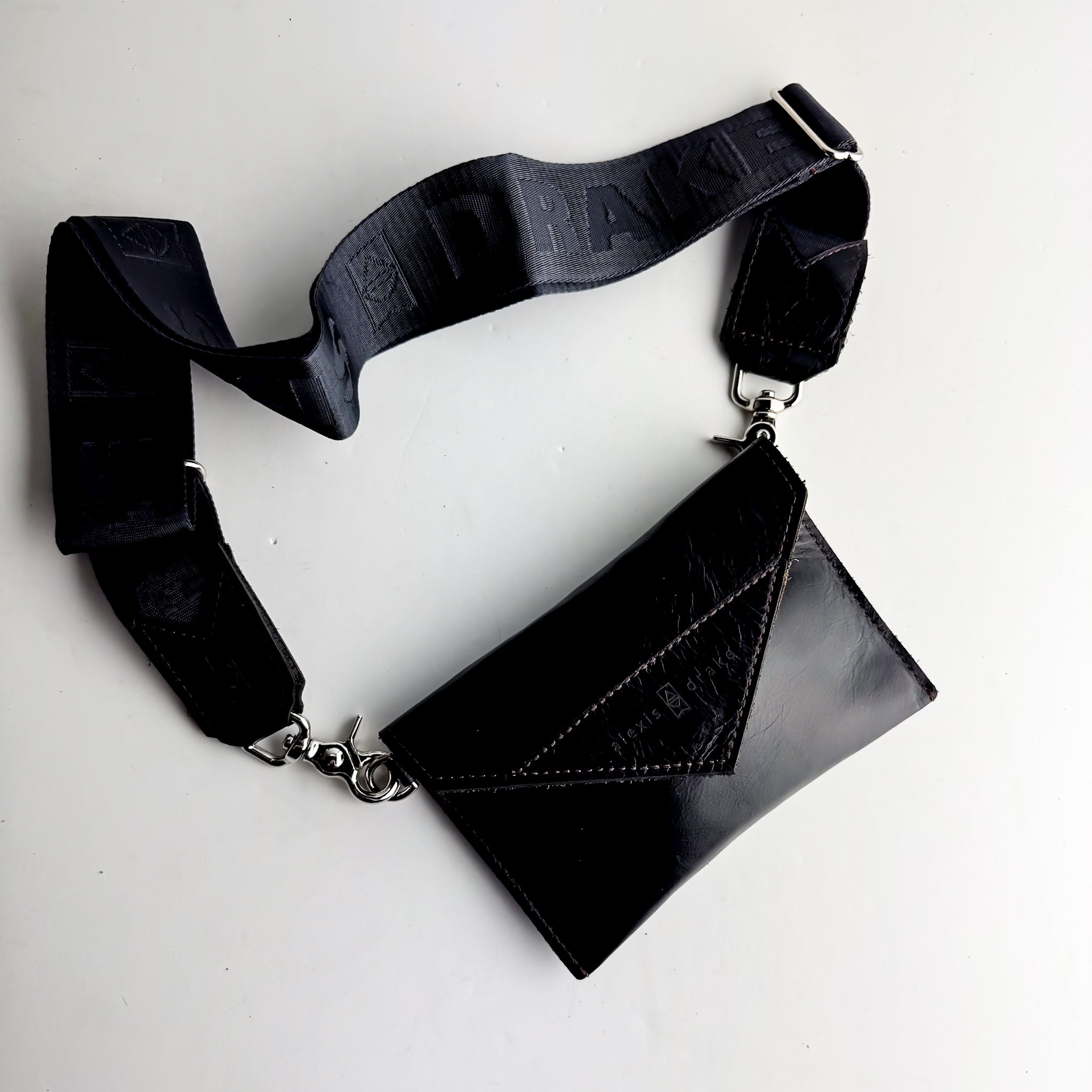 Everyday Collection | Envelope Cellphone Crossbody | Black