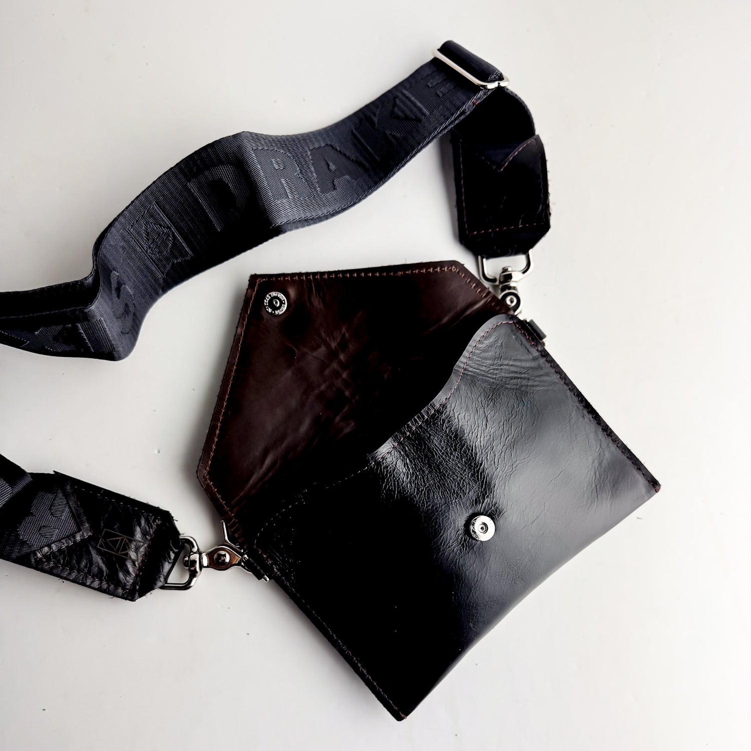 Everyday Collection | Envelope Cellphone Crossbody | Black