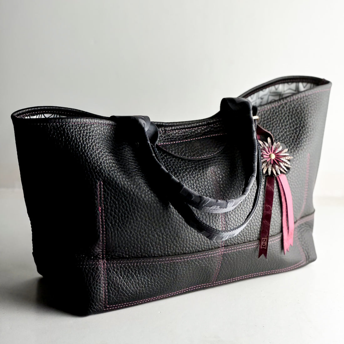 Tote Tuesday Collection | Getaway Tote | Black Pebble