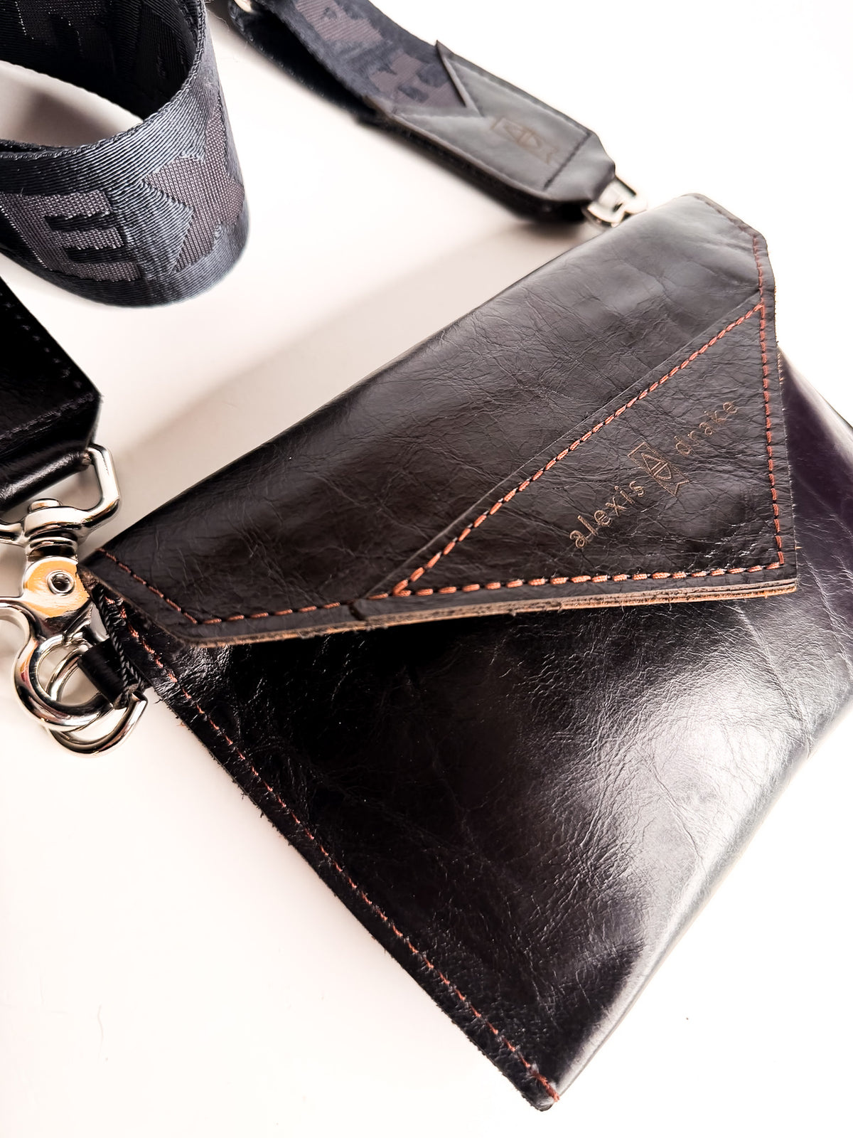 Everyday Collection | Envelope Cellphone Crossbody | Black