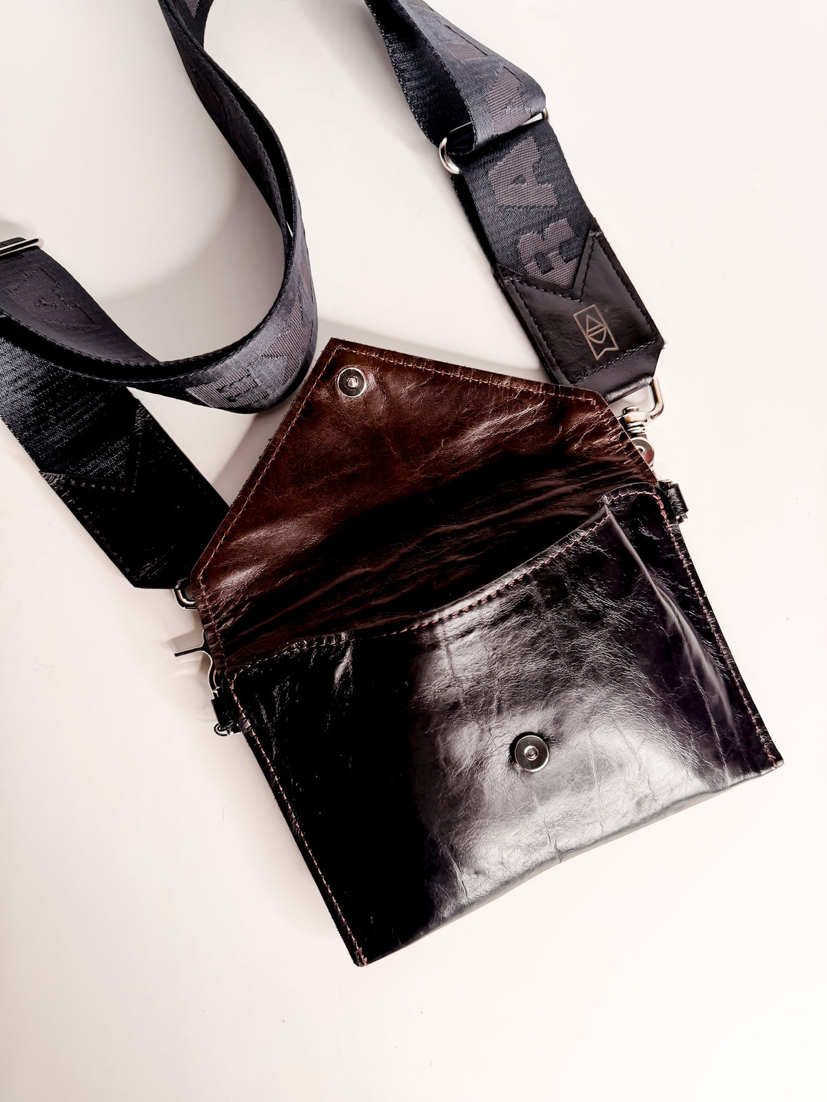 Everyday Collection | Envelope Cellphone Crossbody | Black