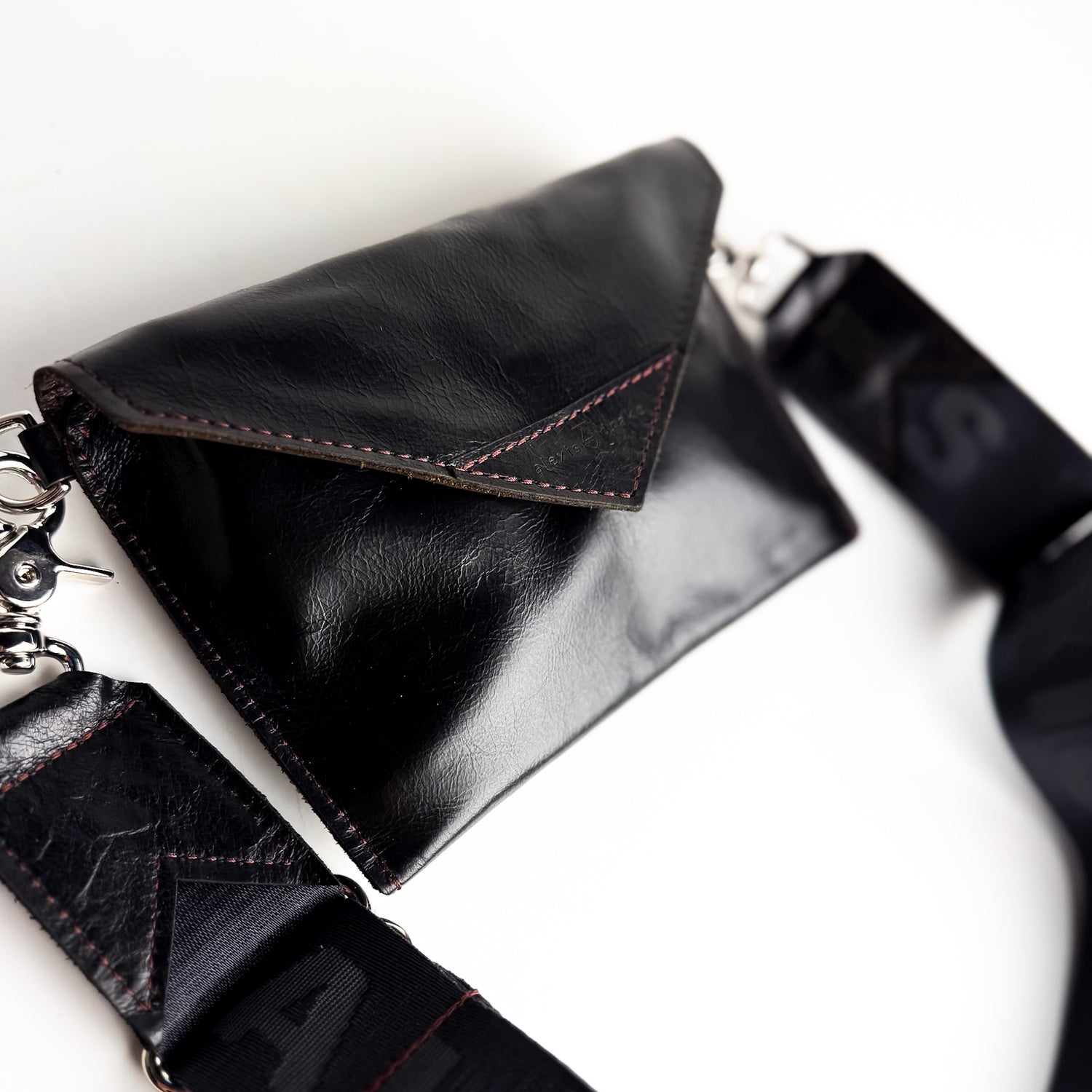 Everyday Collection | Envelope Cellphone Crossbody | Black