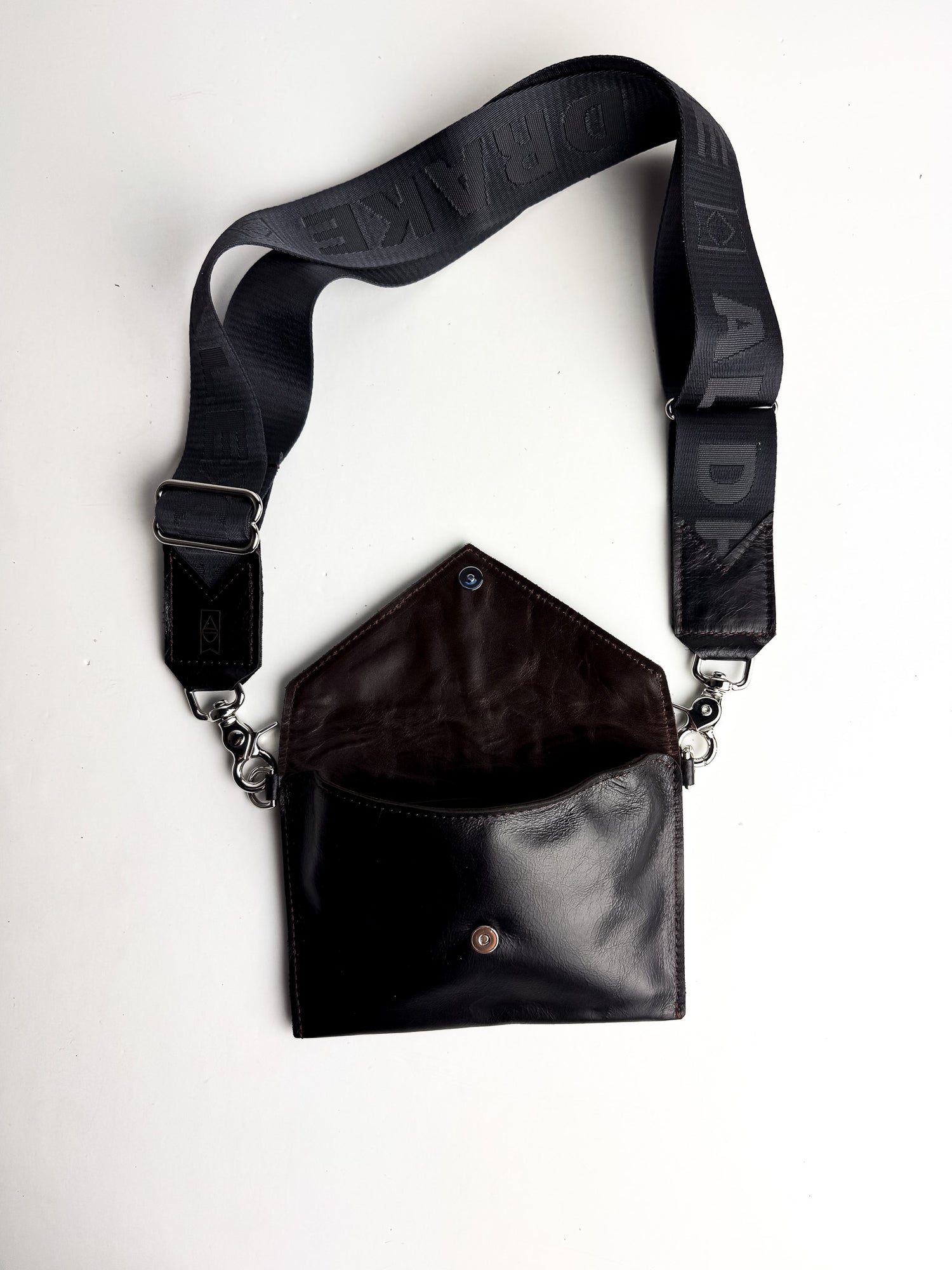 Everyday Collection | Envelope Cellphone Crossbody | Black