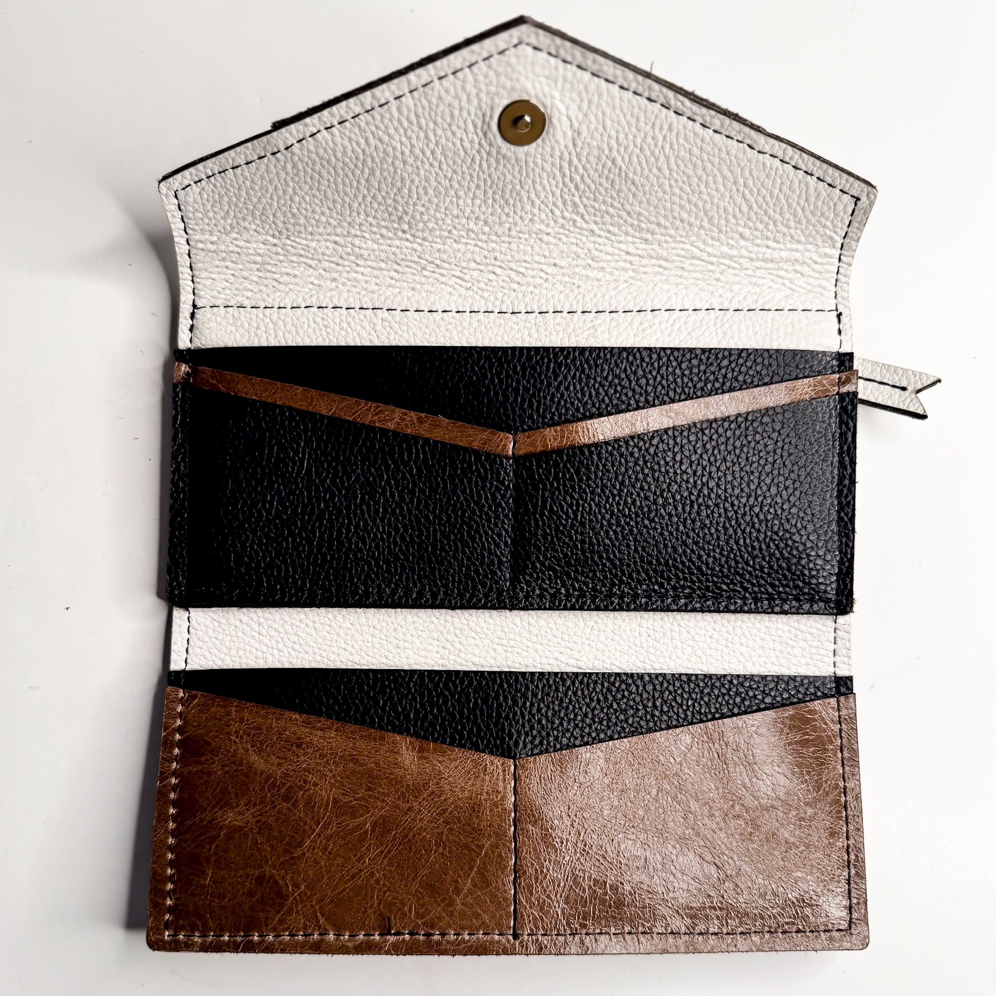 Blank Canvas Collection | Genevieve Wallet | Gallery White