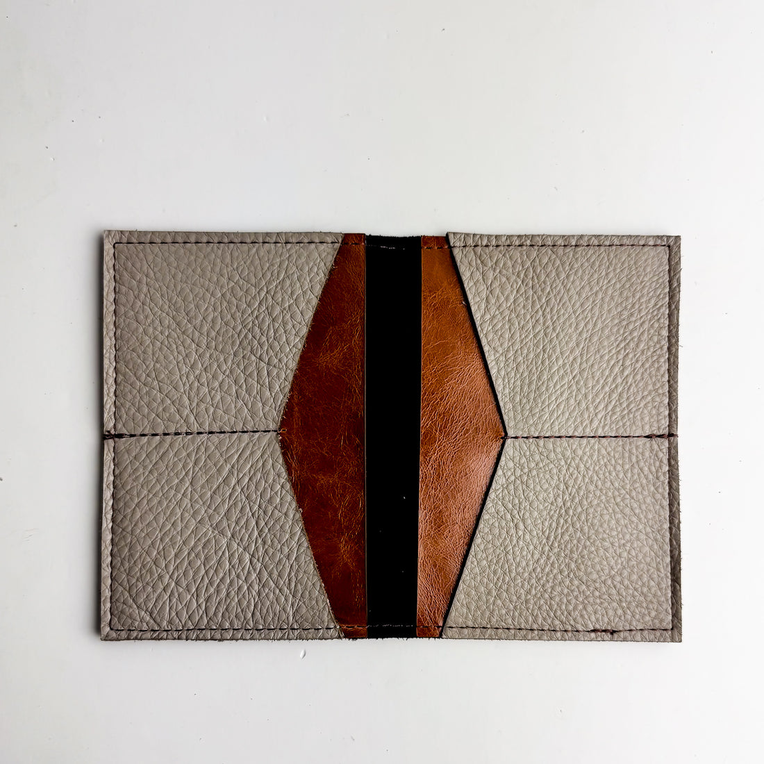 Everyday Collection | Passport Capsule Wallet | Black