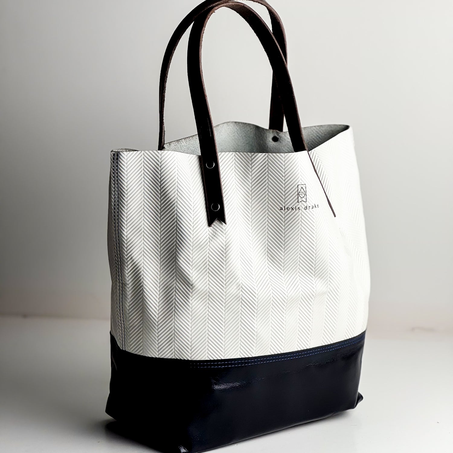 Polished Prep Collection | Market Tote | Herringbone Nantucket White + Coastal Navy