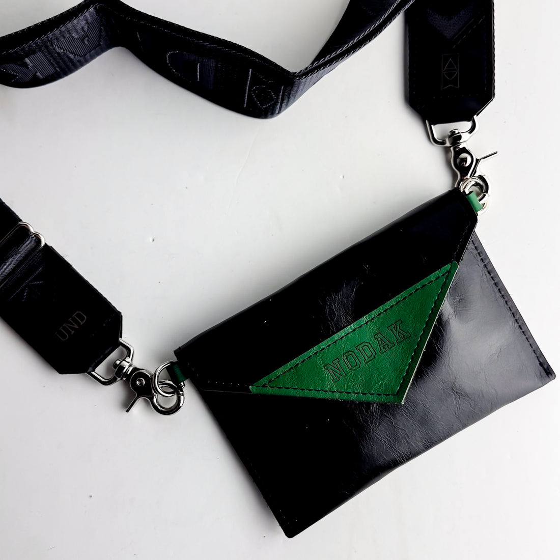 University of North Dakota | Envelope Crossbody | Black