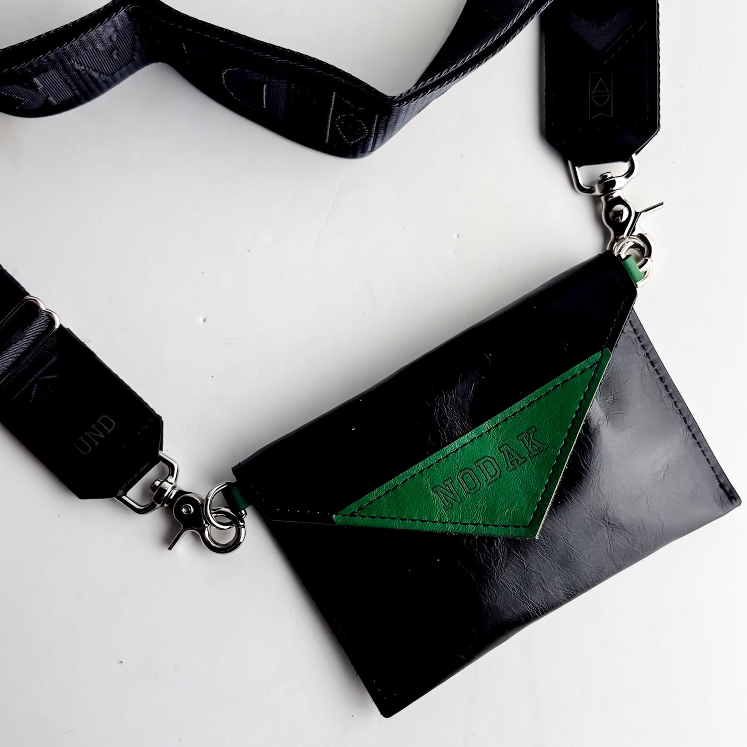 University of North Dakota | Envelope Crossbody | Black