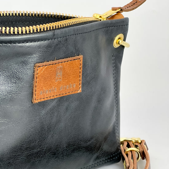 Everyday Collection | Tourist Crossbody | Black